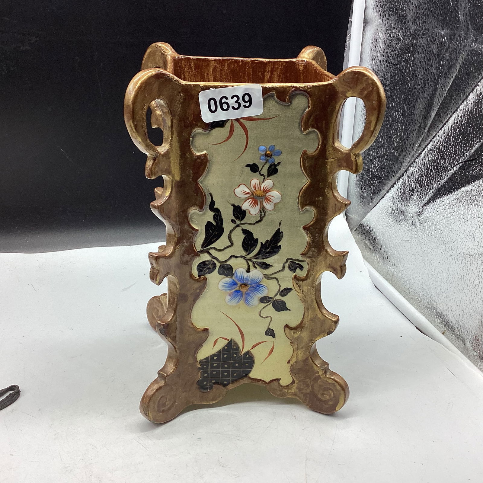 HAND PAINTED PORCELIAN VAASE MADE IN ITALY: 9 3/4" T X 6" W GOOD SHAPE