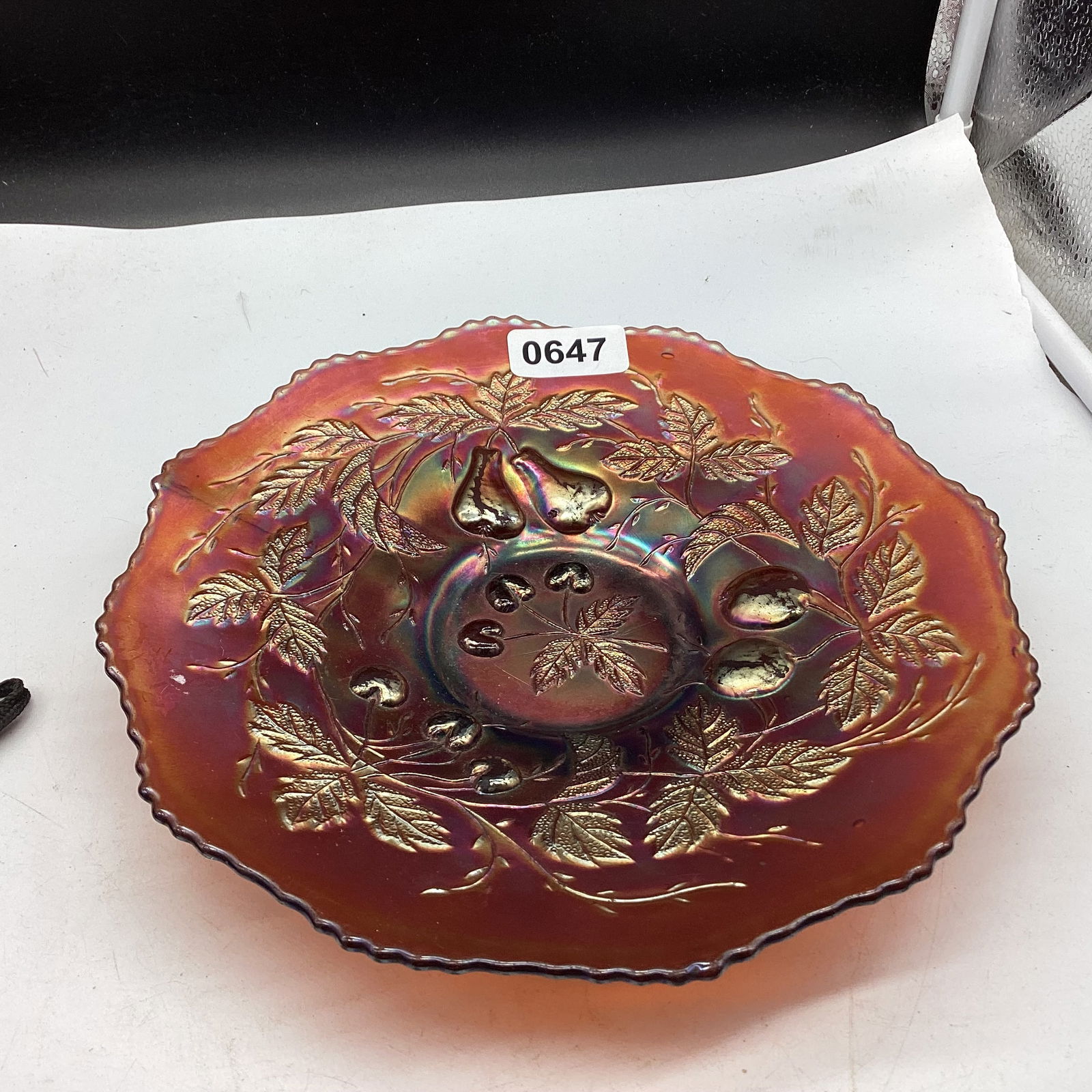 VINTAGE NORTHWOOD 3 FRUITS PATTERN CARNIVAL GLASS PLATE (1 of 2)