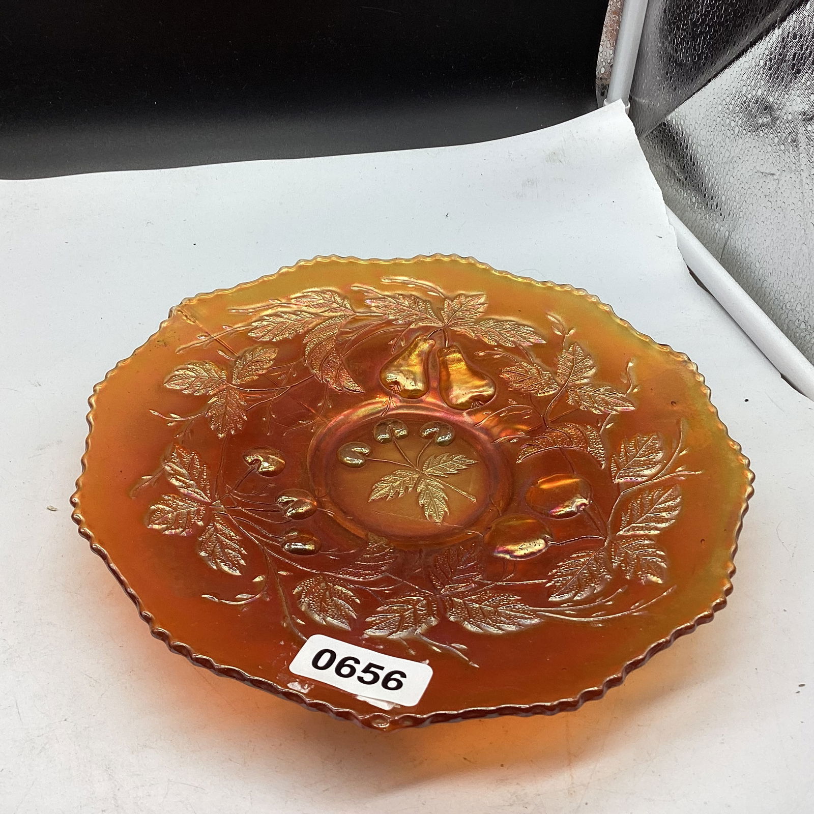 VINTAGE 3 FRUITS PATTERN CARNIVAL PLATE BY NORTHWOOD: 9" WIDE GOOD SHAPE