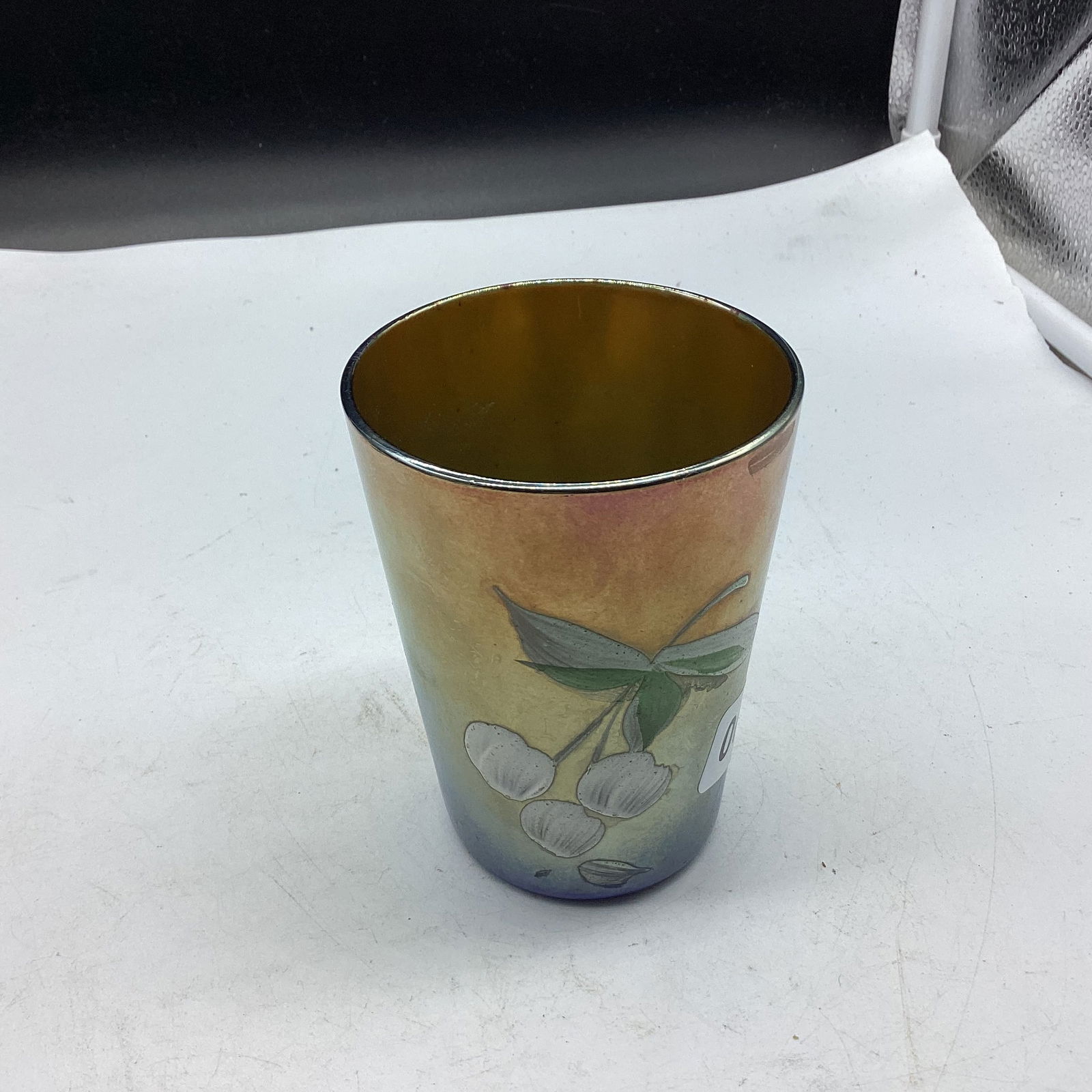 VINTAGE HAND PAINED CHERRIES PATTERN CARNIVAL GLASS TUMBLER: 3 3/4" TALL GOOD SHAPE