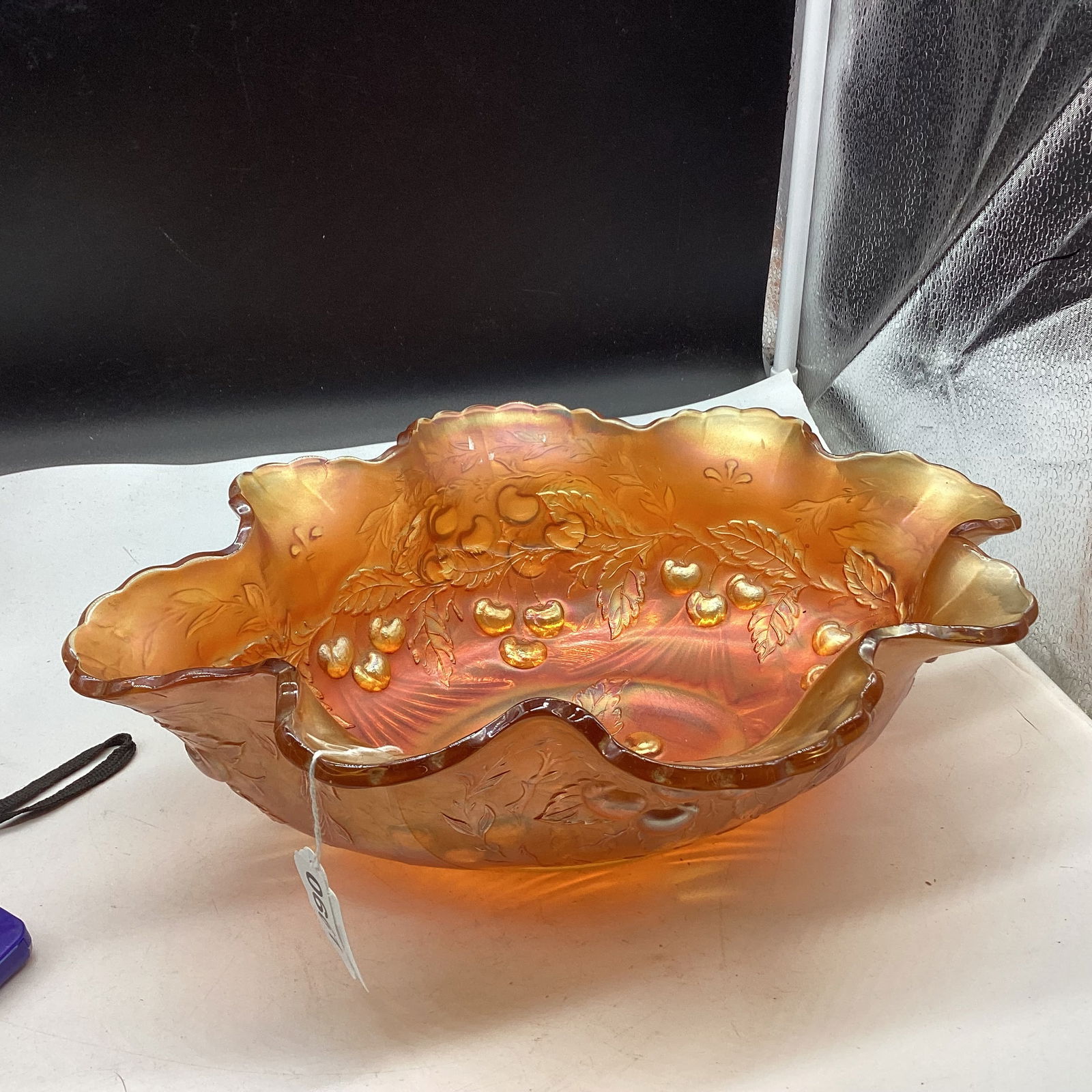 VINTAGE LARGE OVAL CHERRIES PATTERN CARNIVAL GLASS FOOTED BOWL (1 of 2)