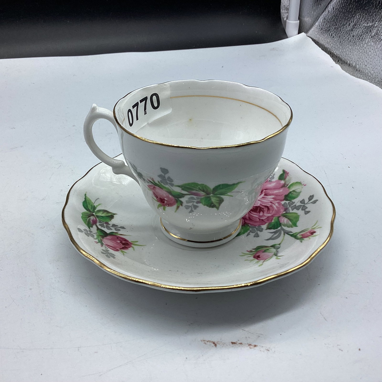 HAND PAINTED PORCELIAN CUP & SAUCER ROYAL VALE ENGLAND: GOOD SHAPE