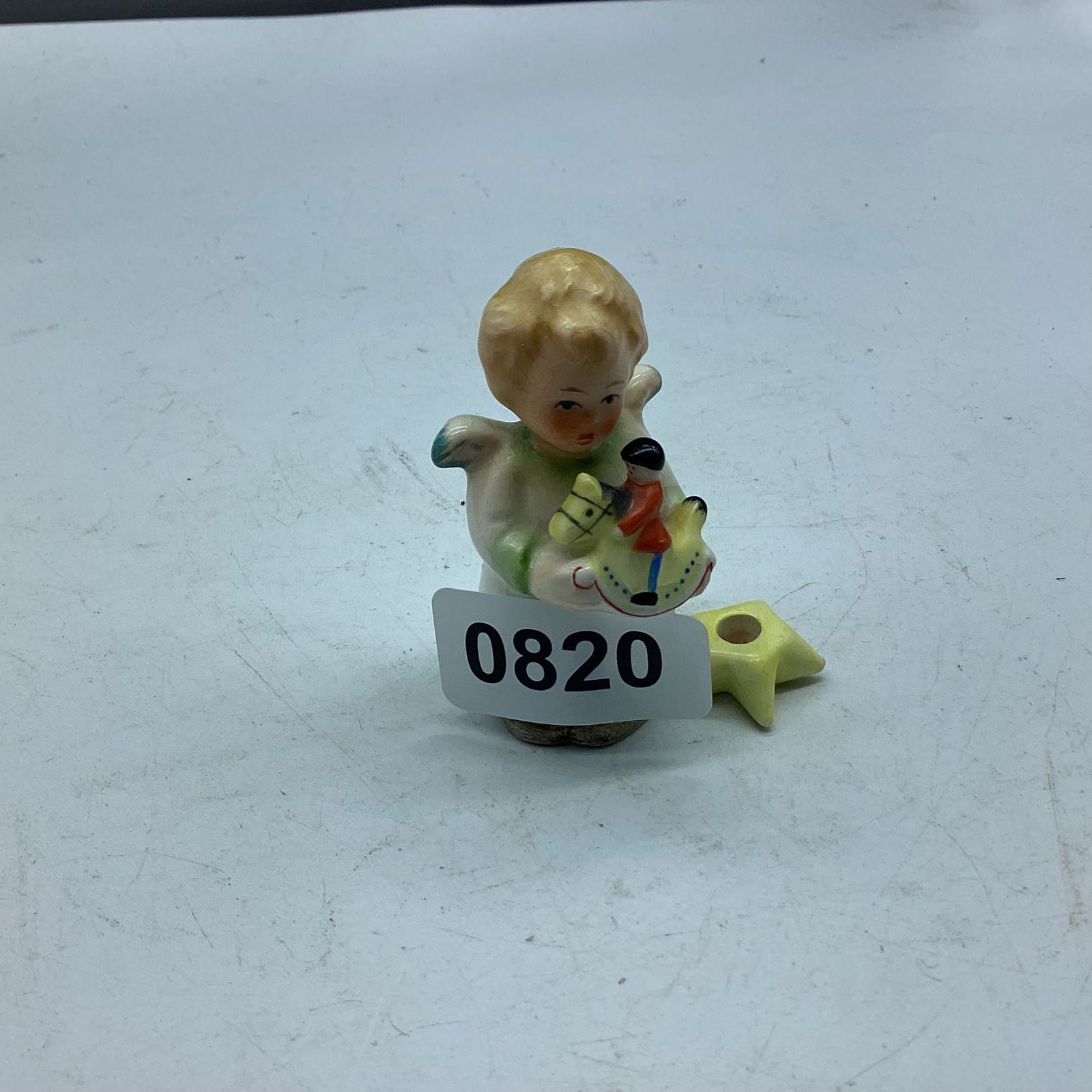 HUMMEL CHRISTMAS FIGURINE: GOOD SHAPE