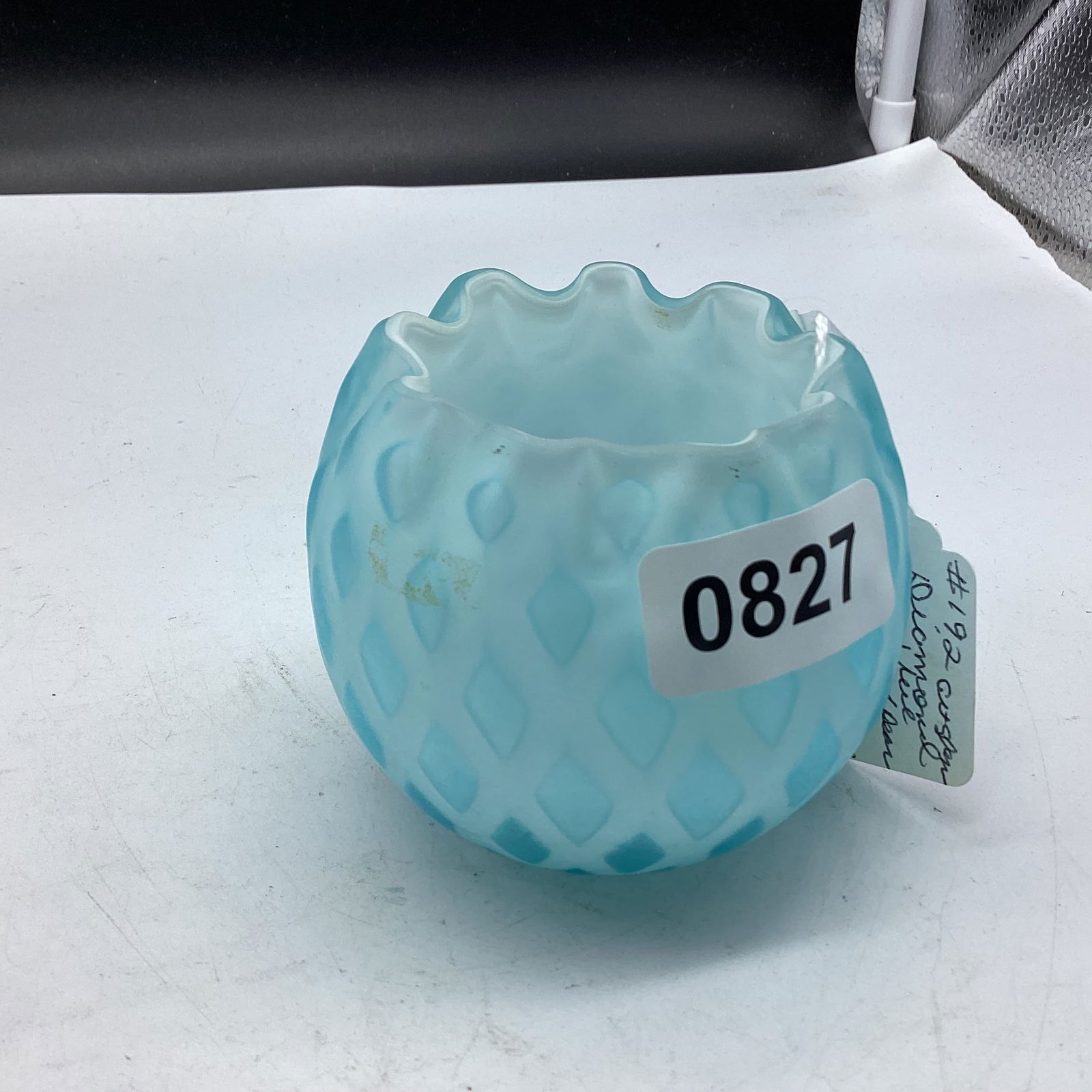 ART GLASS DIAMOND QLUILTED MOTHER OF PEARL ROSE BOWL: 2 3/4" TALL GOOD SHAPE