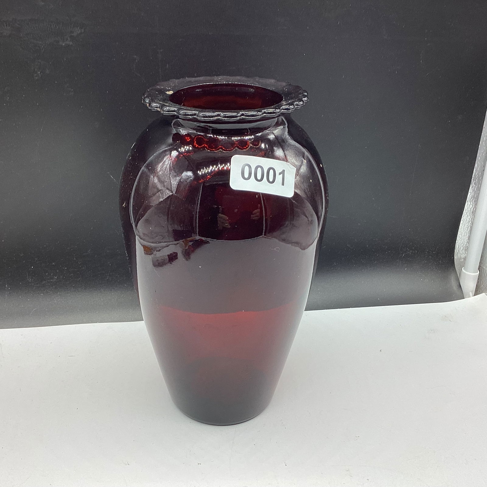 DEPRESSION ROYAL RUBY RED VASE (1 of 1)