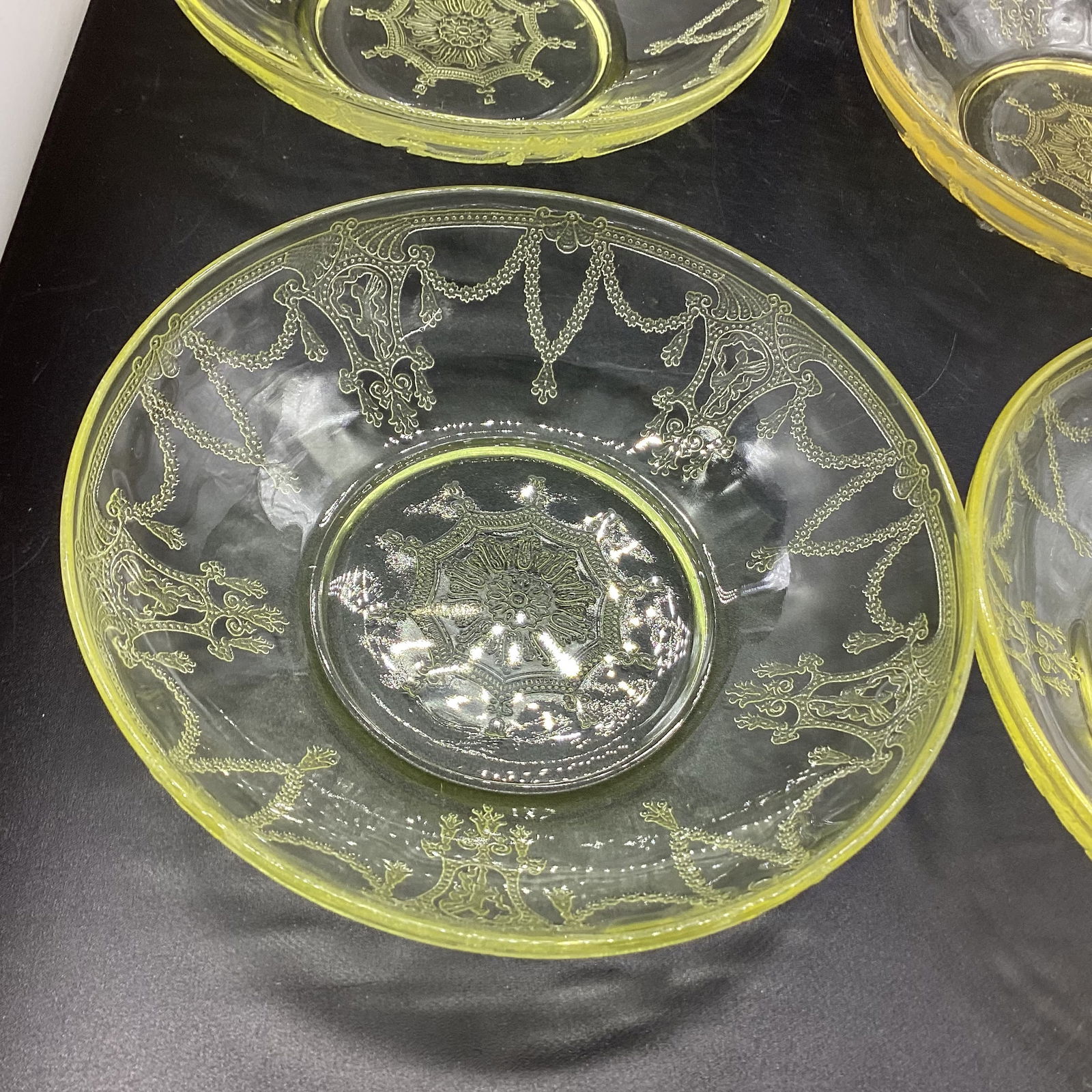 6 DEPRESSION CAMEO BERRY BOWLS: 1" X 5 1/2" GOOD SHAPE