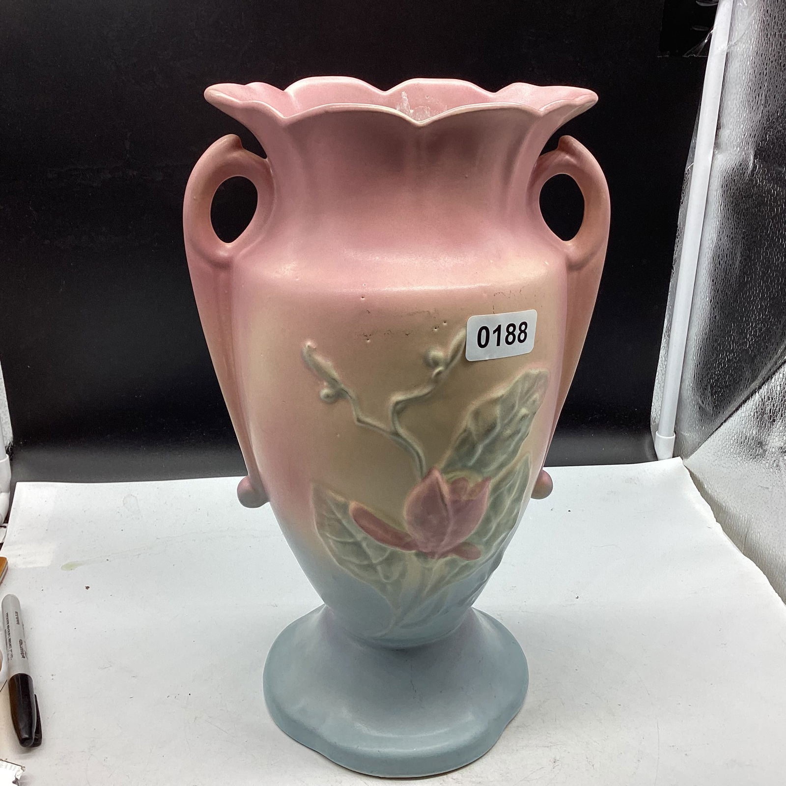 VINTAGE HULL MAGNOLIA LARGE VASE USA 22-12 1/2 (1 of 3)