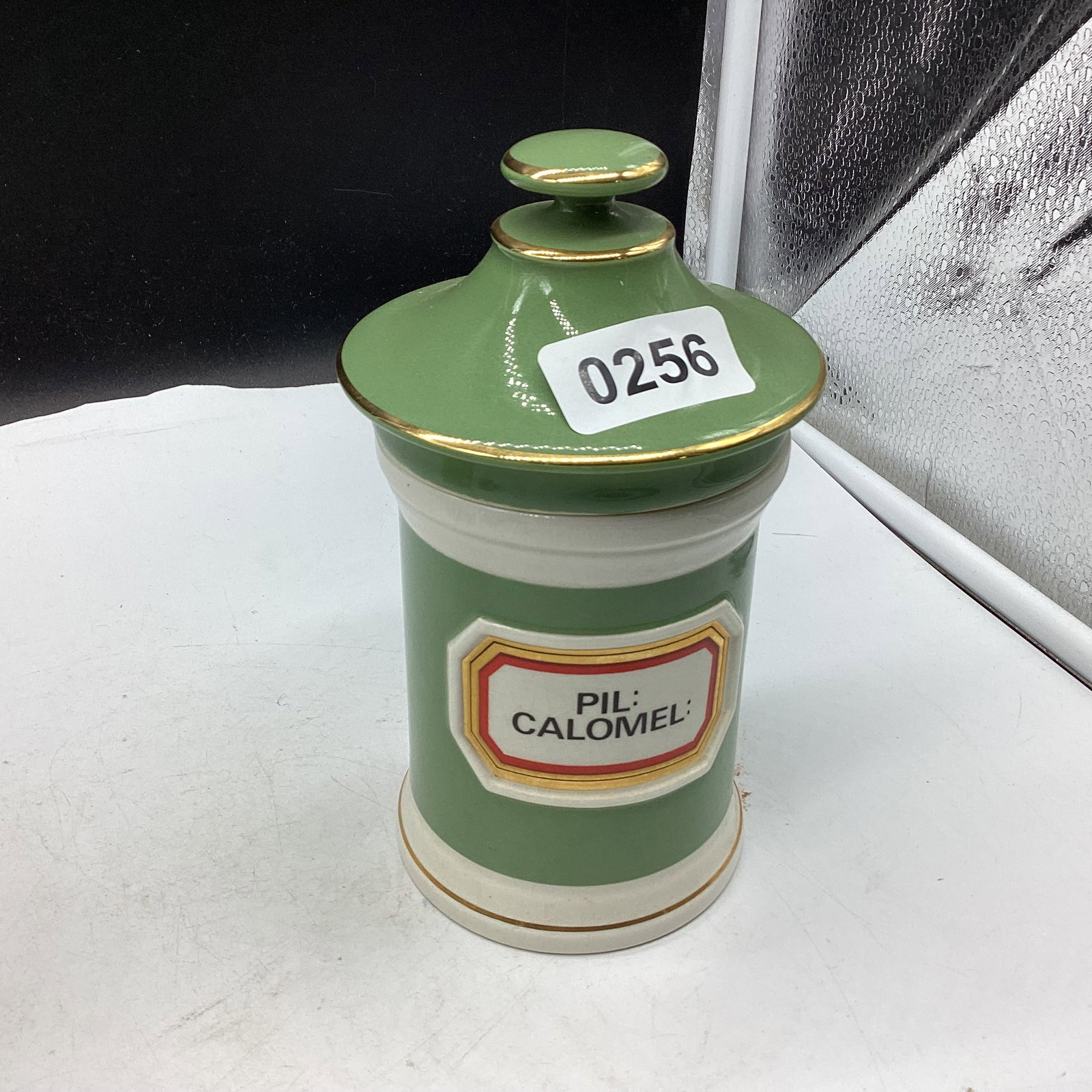 PIL CVALOMR OPOTHECARY JAR & LID: 6 3/4" TALL GOOD SHAPE
