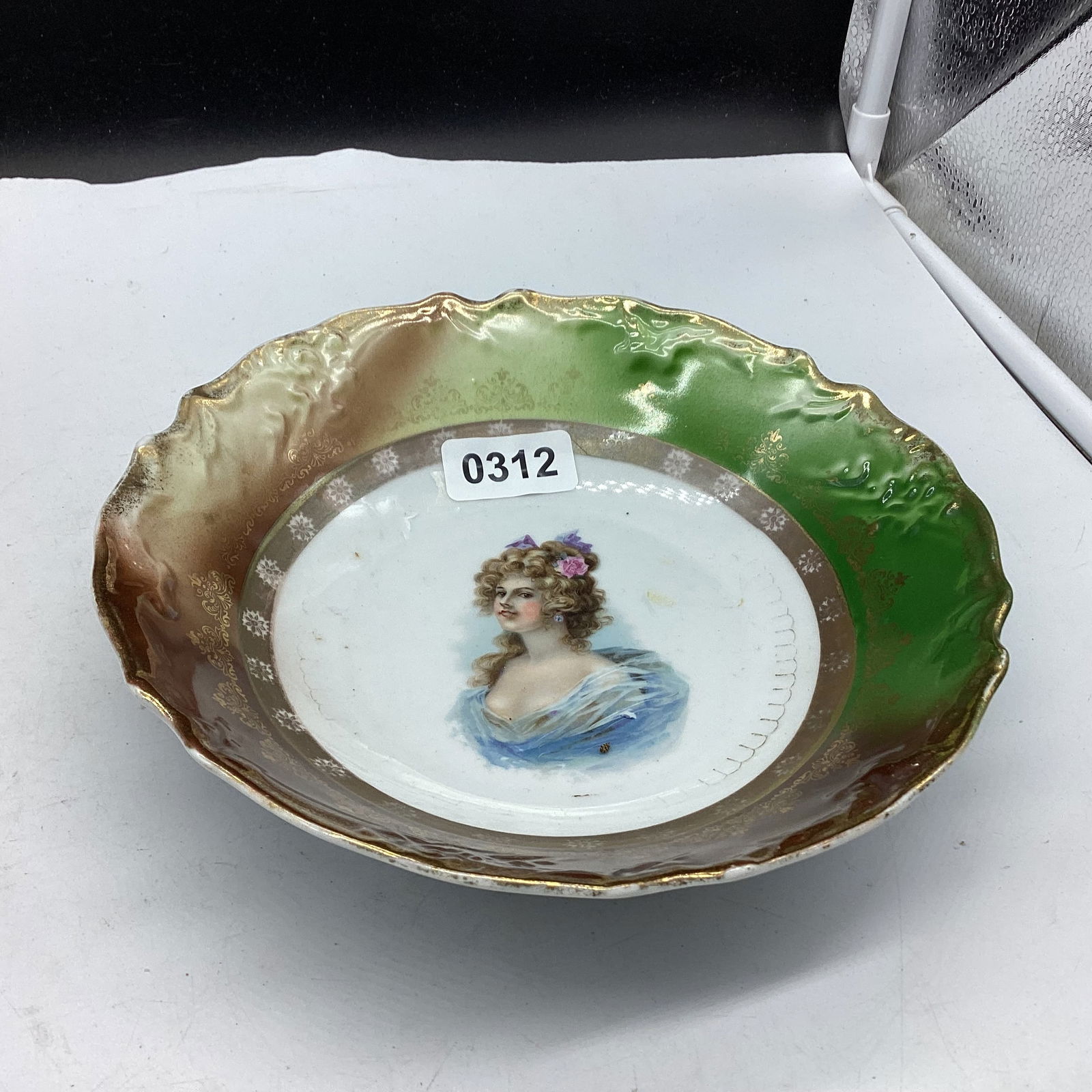 HAND PAINTED POCELIAN BOWL: 8 1/4" WIDE GOOD SHAPE