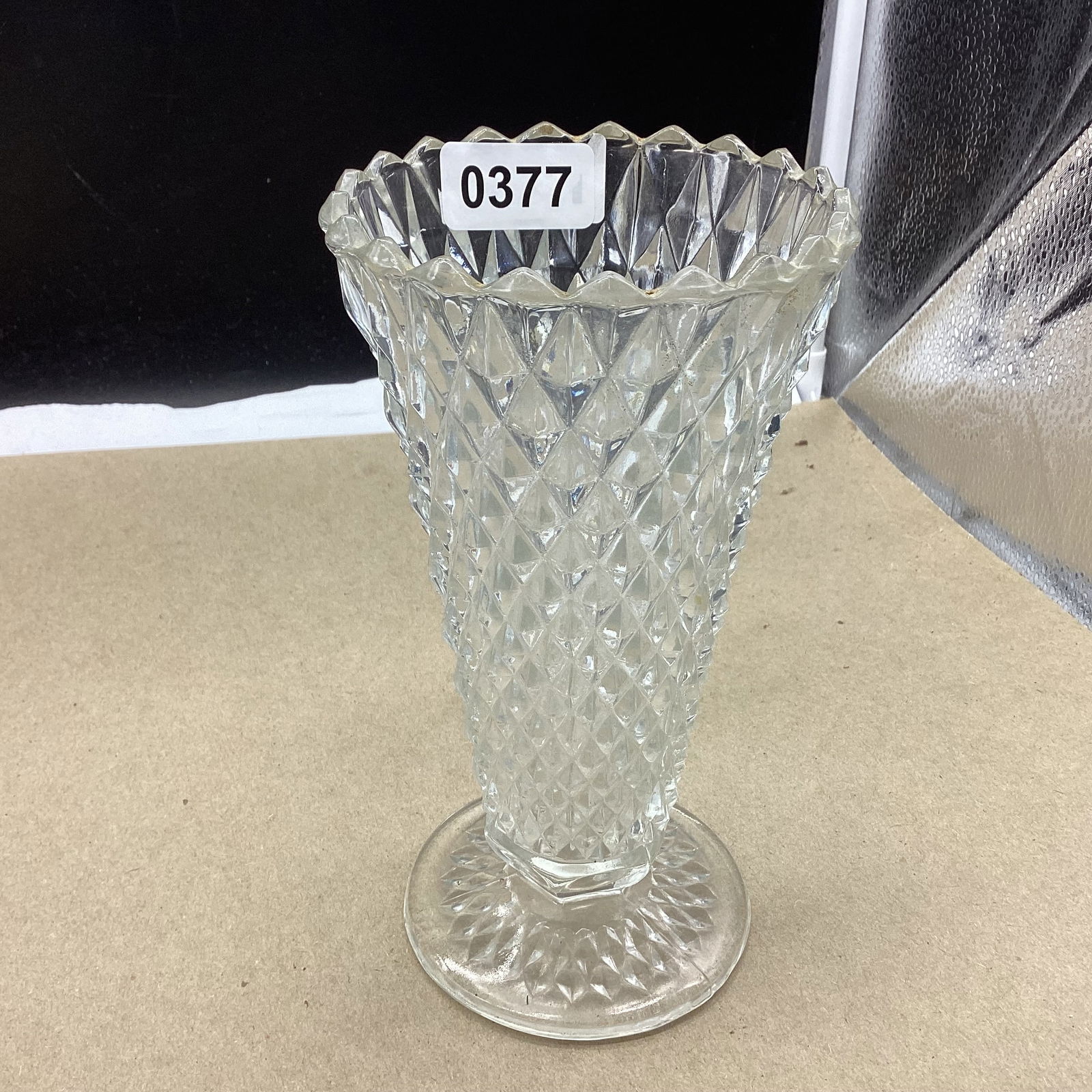 CRYATAL DIAMOND POINT VASE (1 of 1)