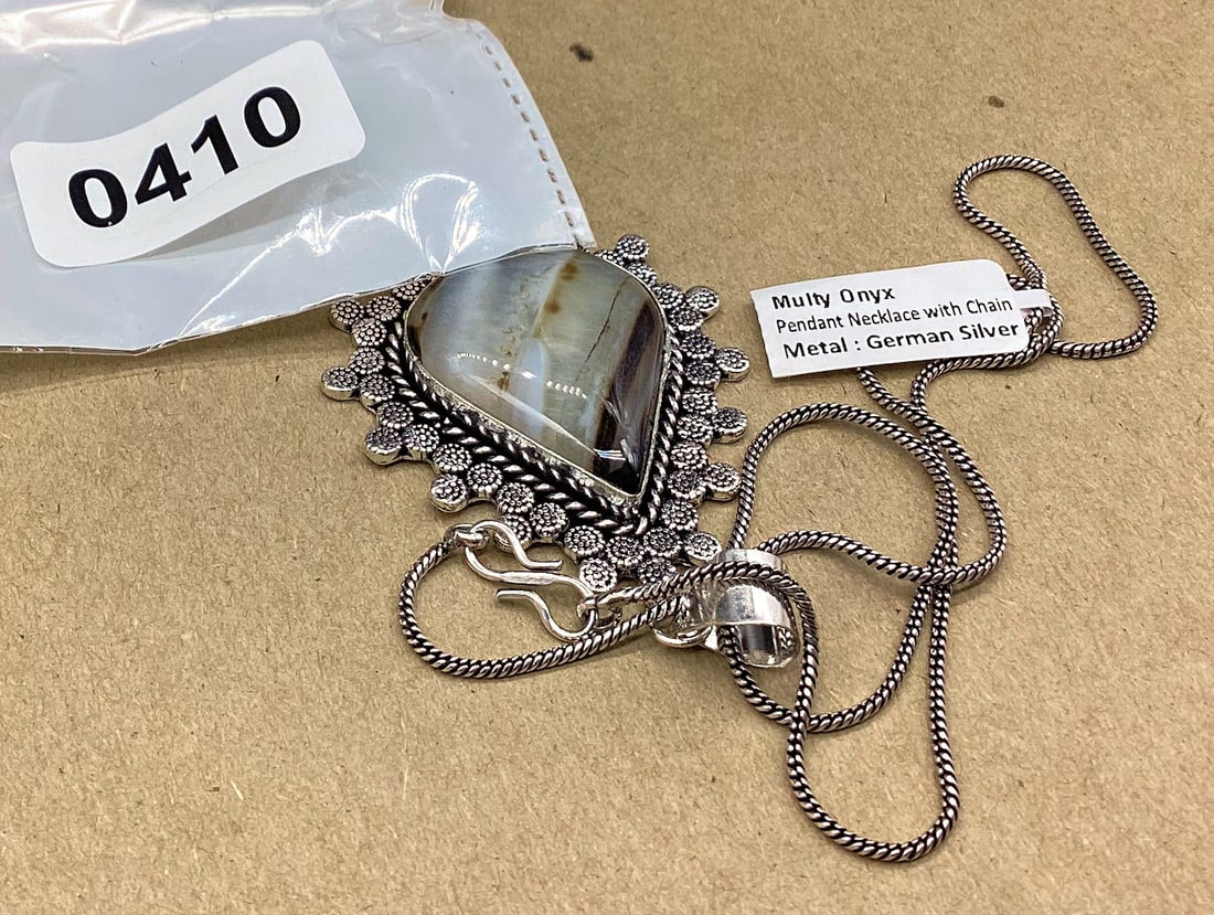 GERMAN SILVER PENDANT NECKLACE W/CHAIN MULTY ONYX STONE: GOOD SHAPE