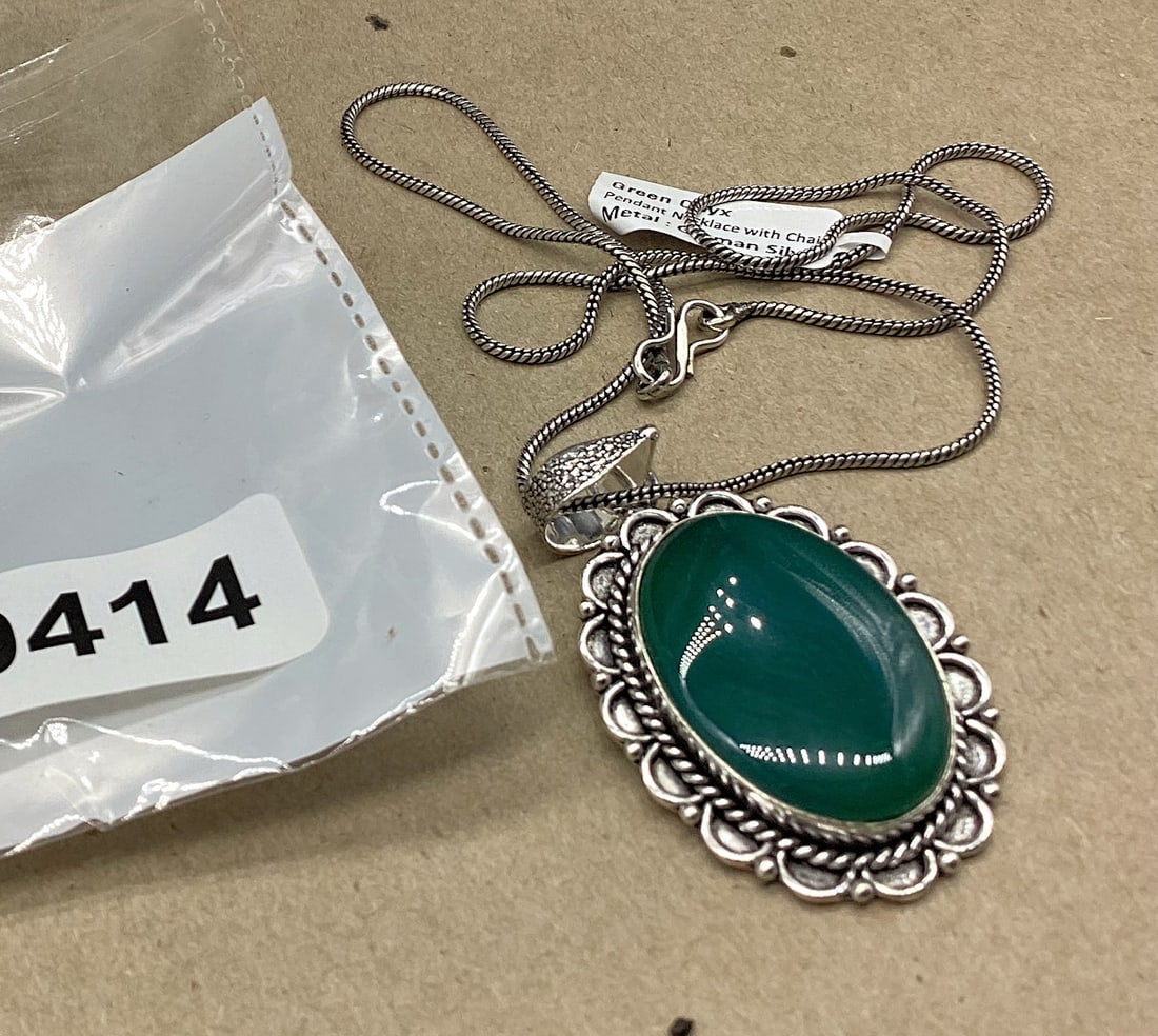 GERMAN SILVER PENDANT NECKLACE W/CHAIN GREEN ONYX STONE: GOOD SHAPE