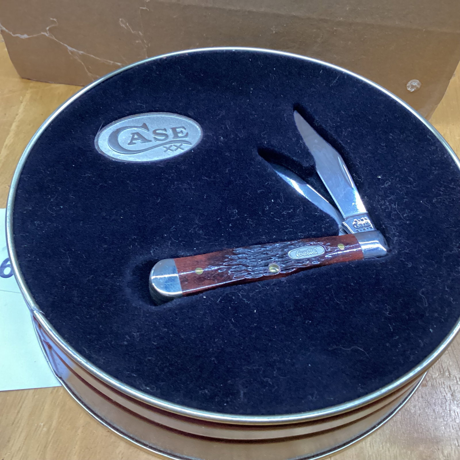 case xx 2002 coke advertsting coke bottle knife: with tin coke shield