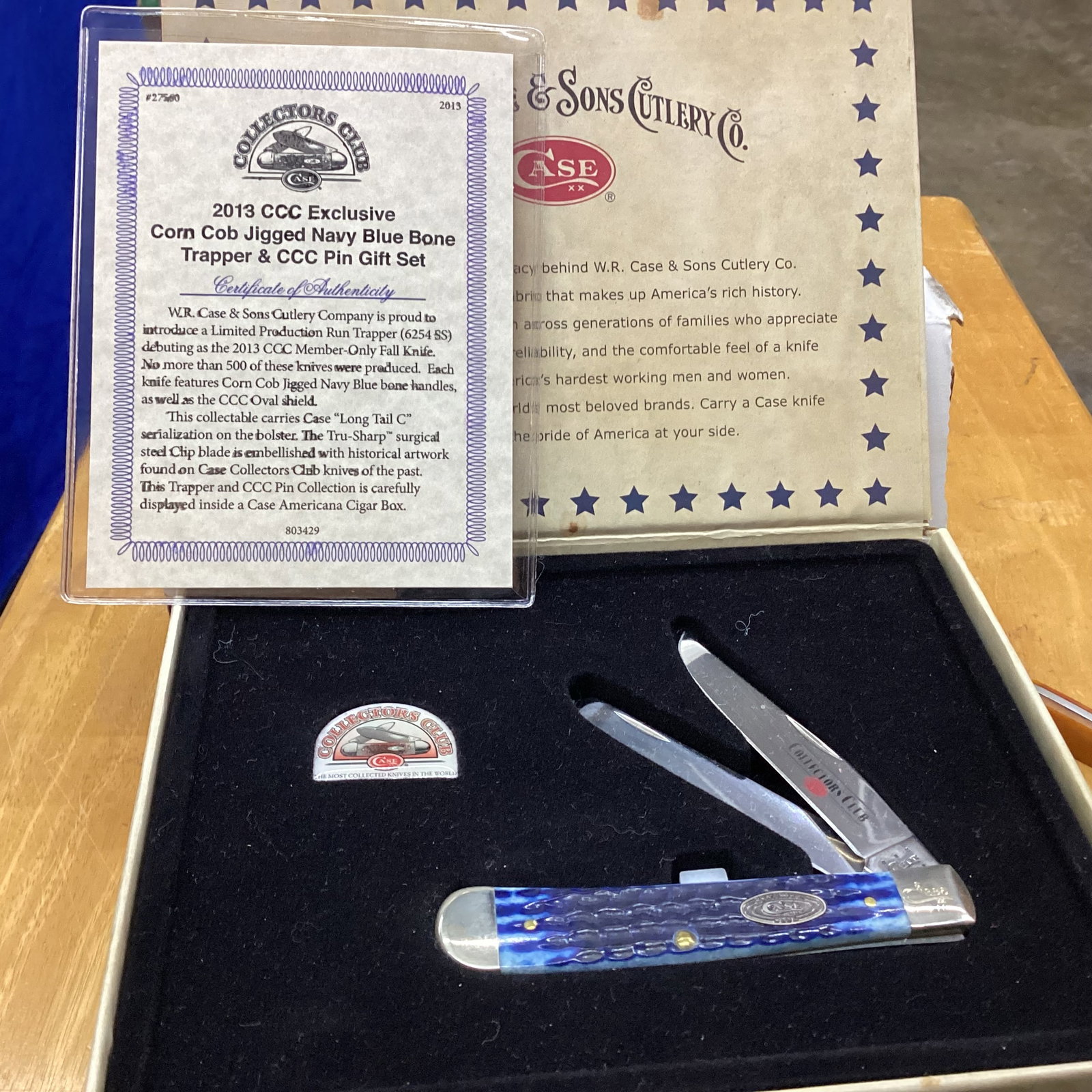 case collector club exclussive blue trapper: with box
