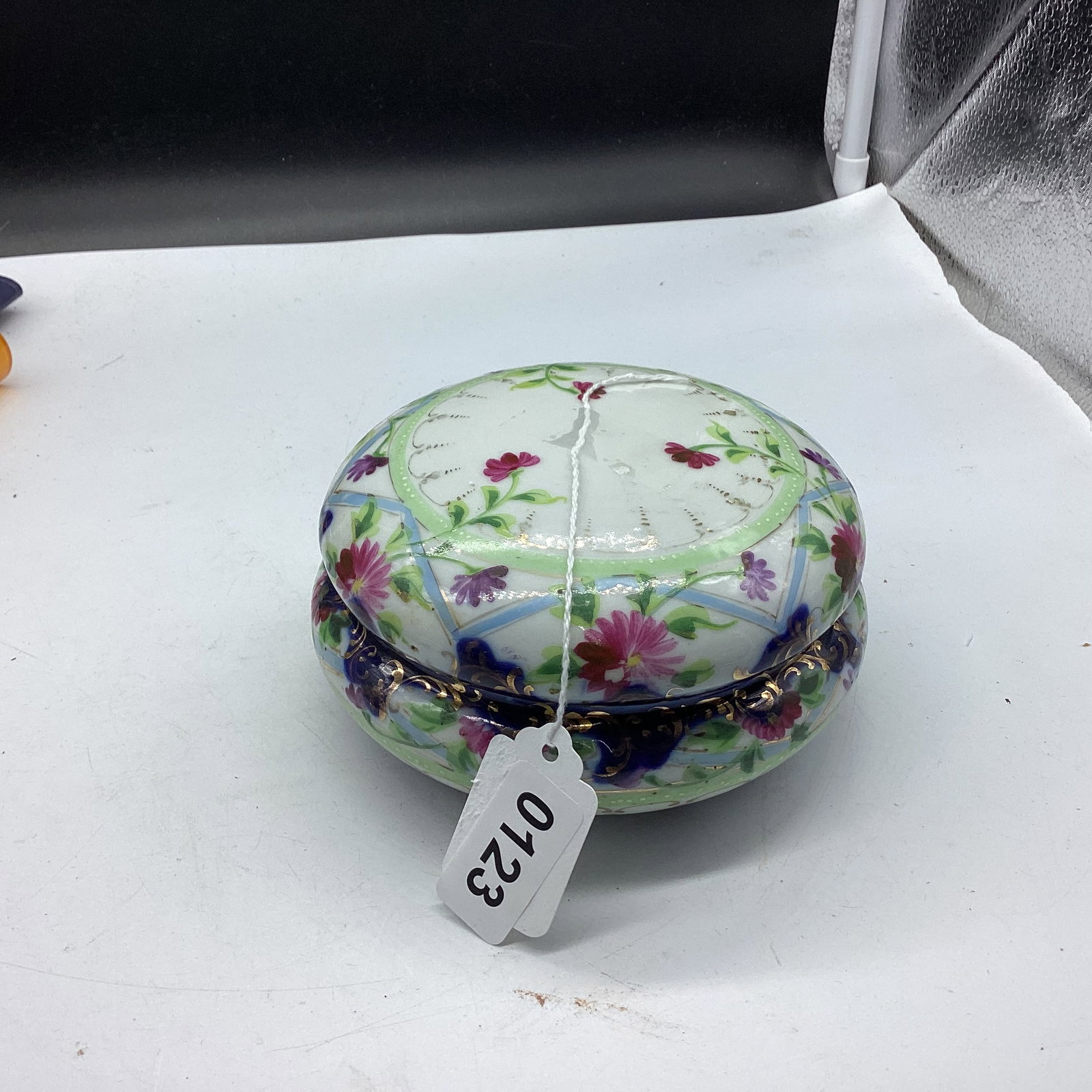 HAND PAINTED PORCELIAN POWDER JAR AND COVER: 3" X4 3/4" GOOD SHAPE