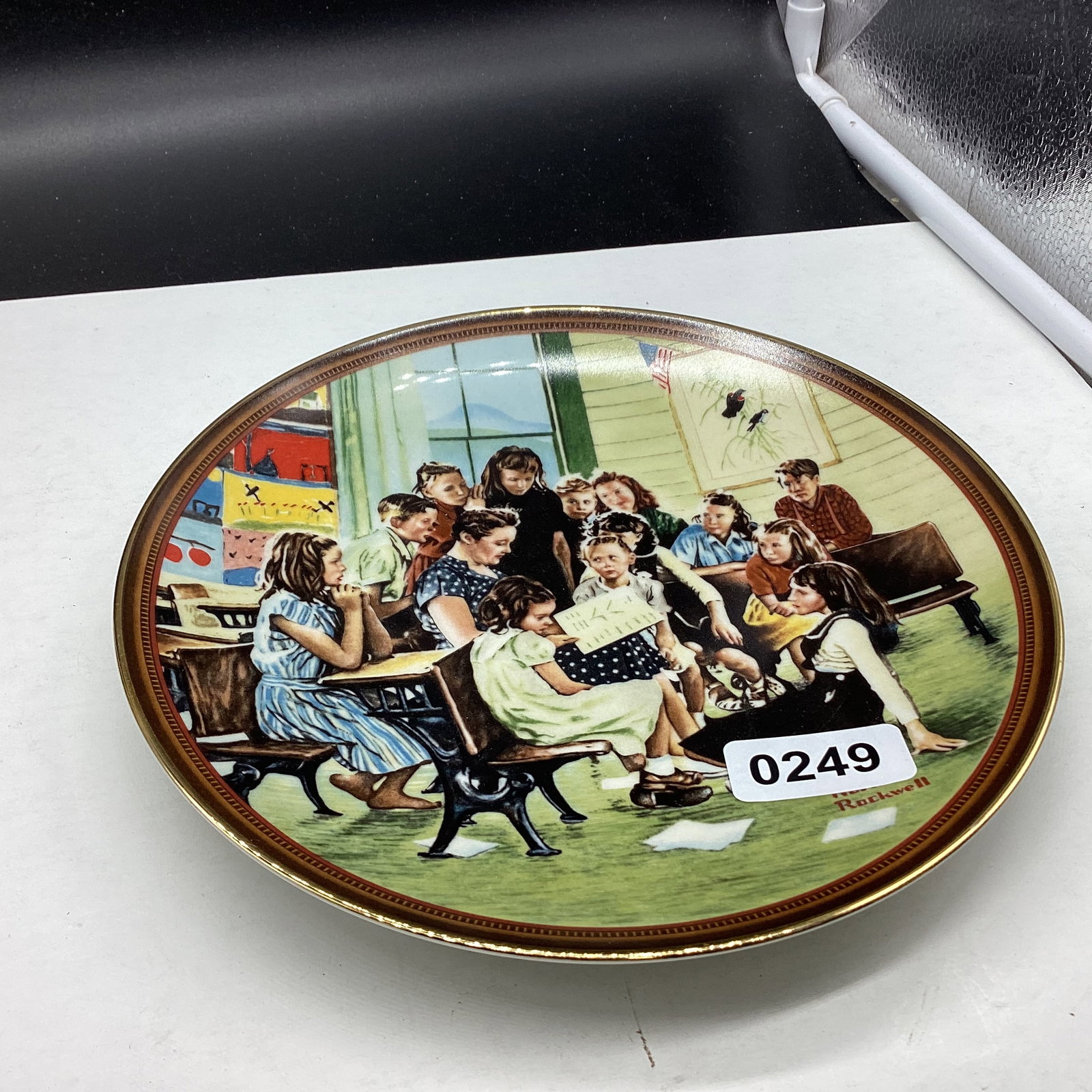 NORMAN ROCKWELL THE STORY HOUR COLLECTOR PLATE: 8 1/2 WIDE GOOD SHAPE
