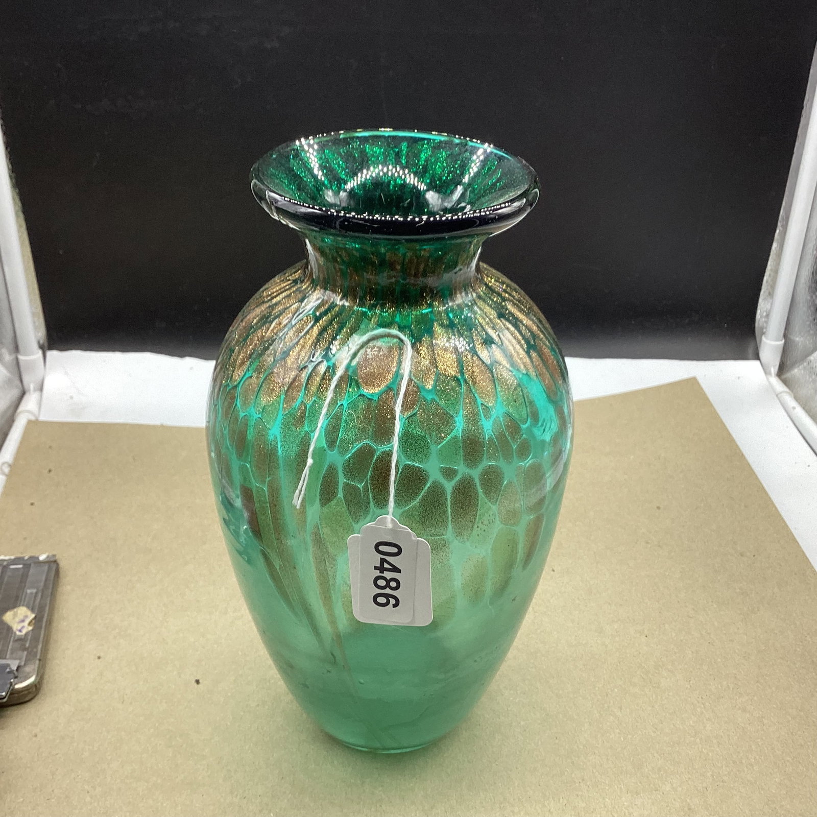 ART GLASS SPECKLED GOLD VASE: 9 3/4" TALL GOOD SHAPE