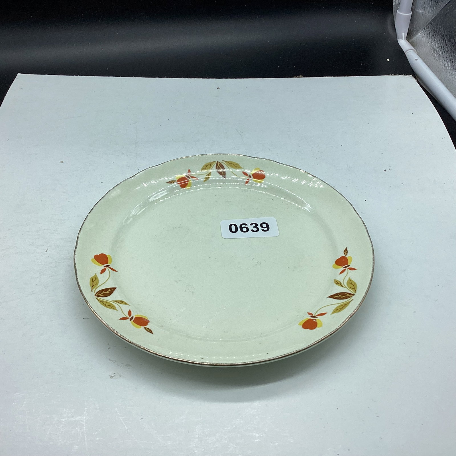 HALL JEWELL T AUTUM LEAF PLATE: 7" WIDE GOOD SHAPE