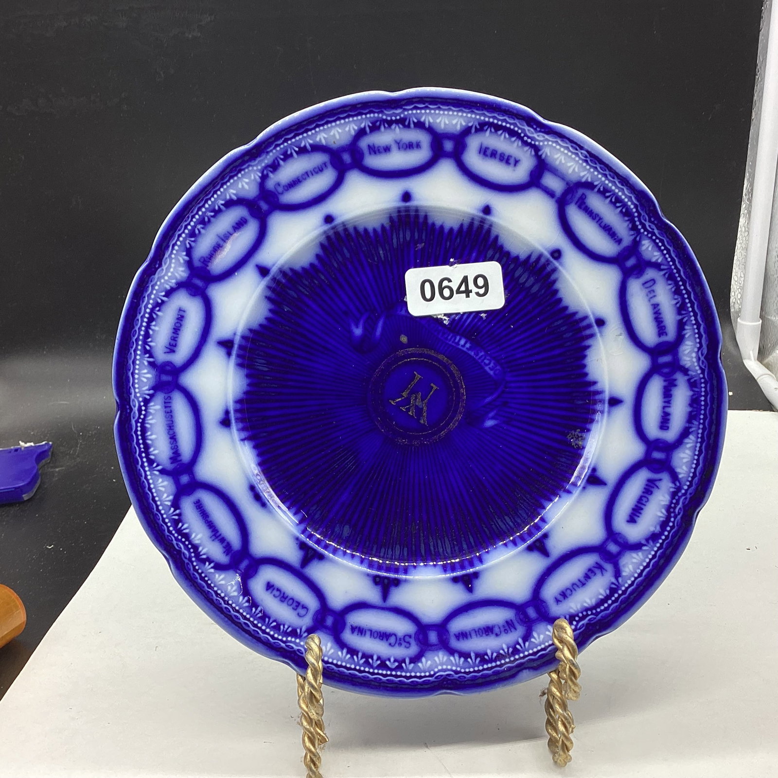 FLOW BLUE PLATE CHAIN OF ENGLAND STATE: 9" WIDE GOOD SHAPE