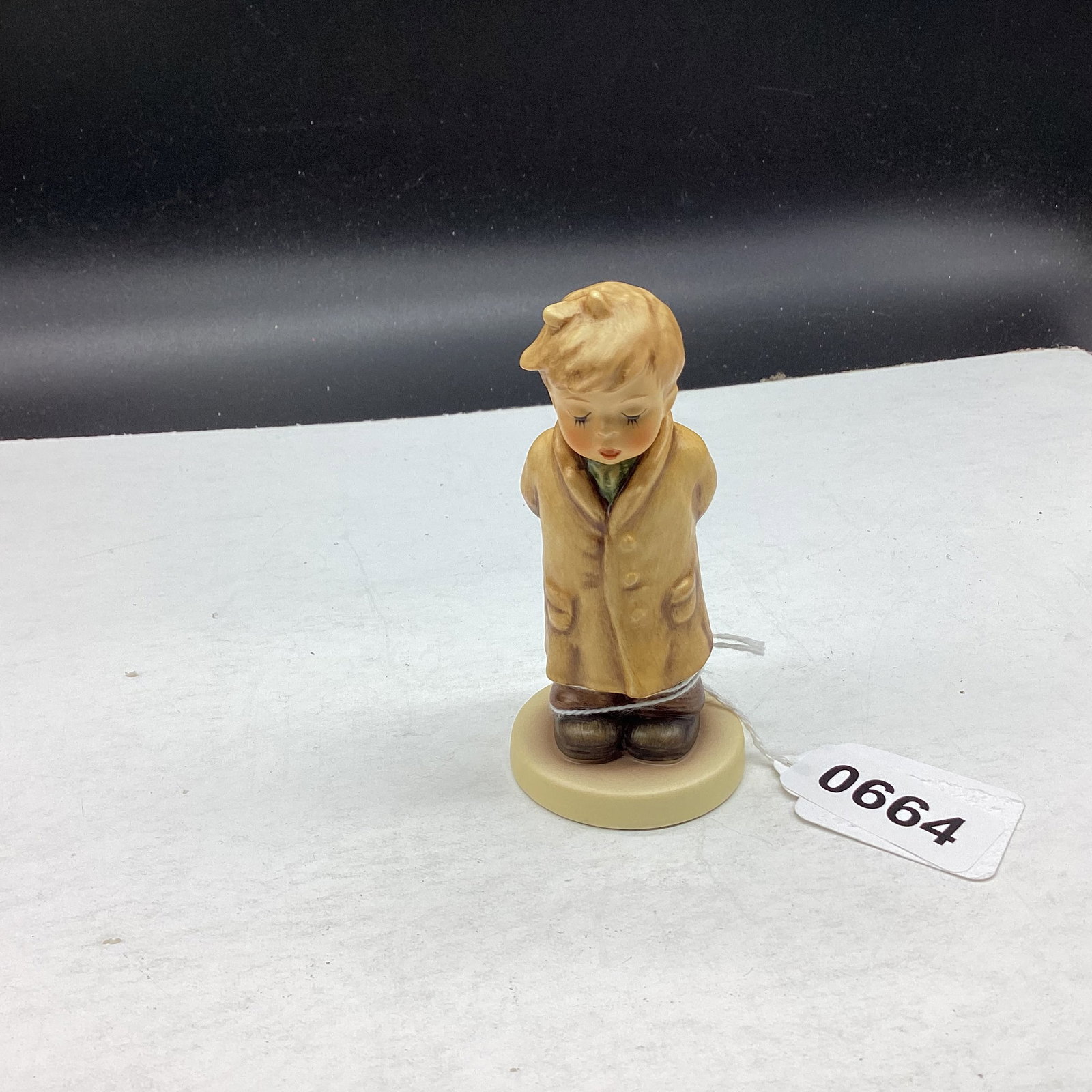 HUMMEL FIGURINE TOO SHY TO SING #845: 4" TALL GOOD SHAPE