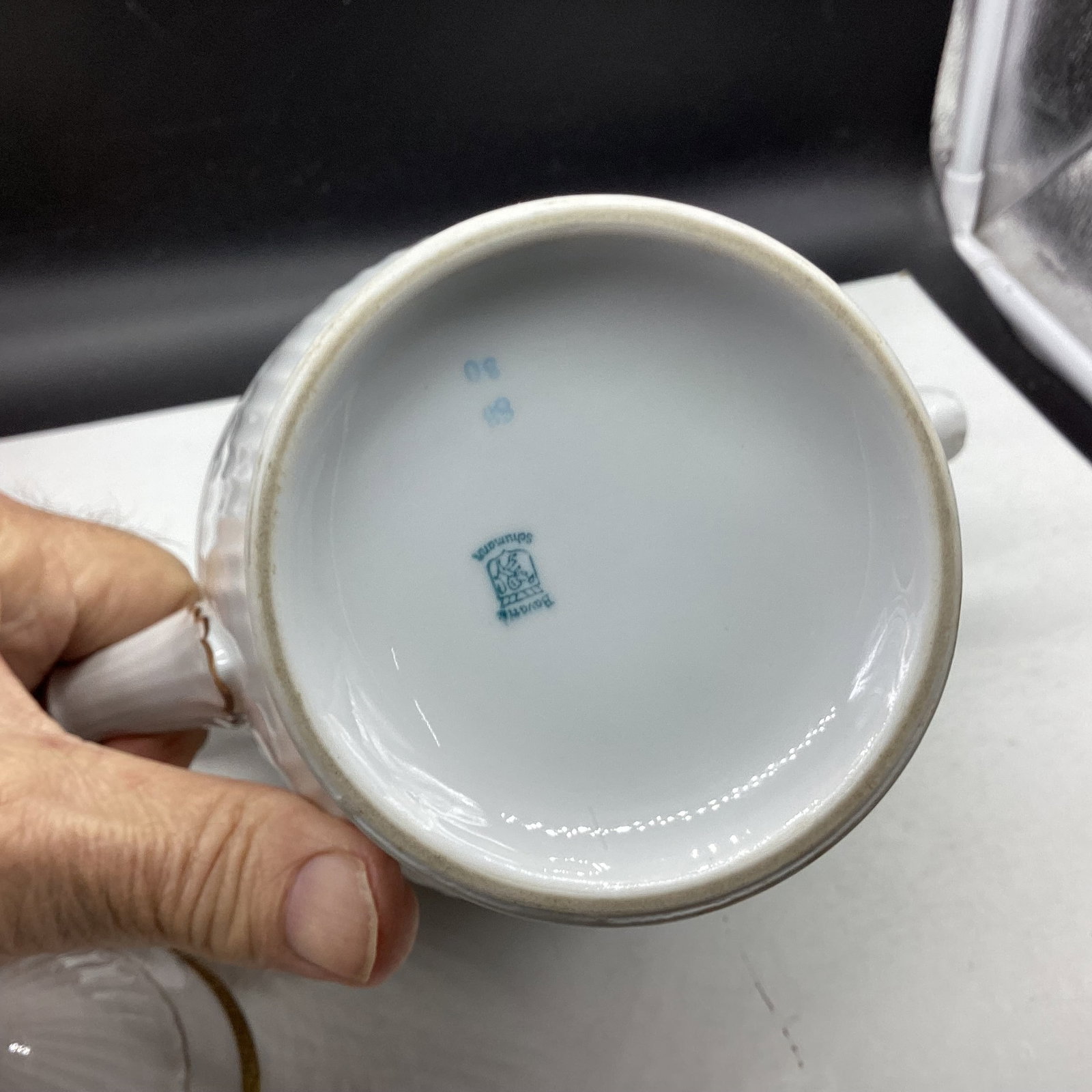 PORCELIAN WHITE COFFEE POT GOLD TRIM - 2