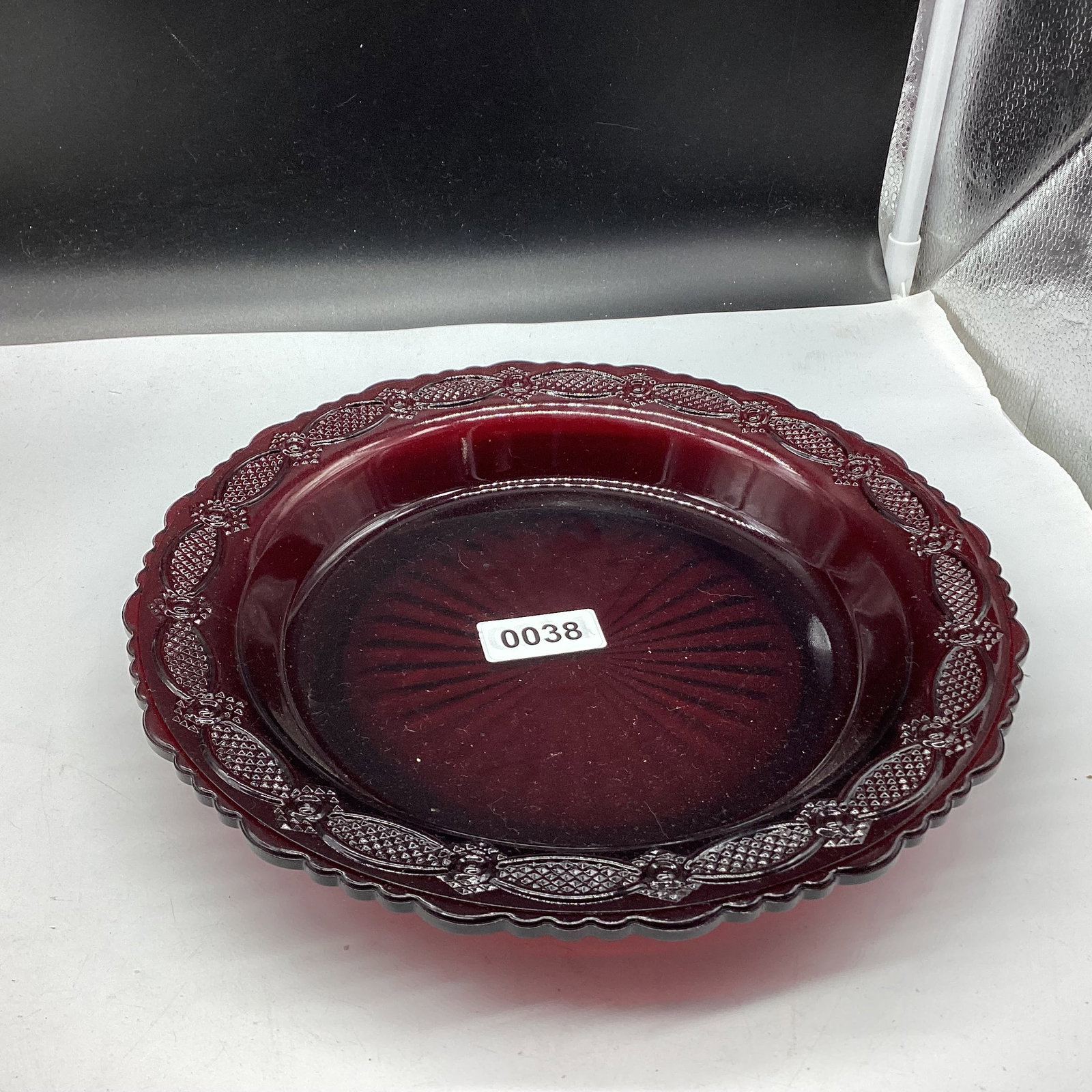 AVON CAPE COD PIE PLATE: 10" WIDE GOOD SHAPE