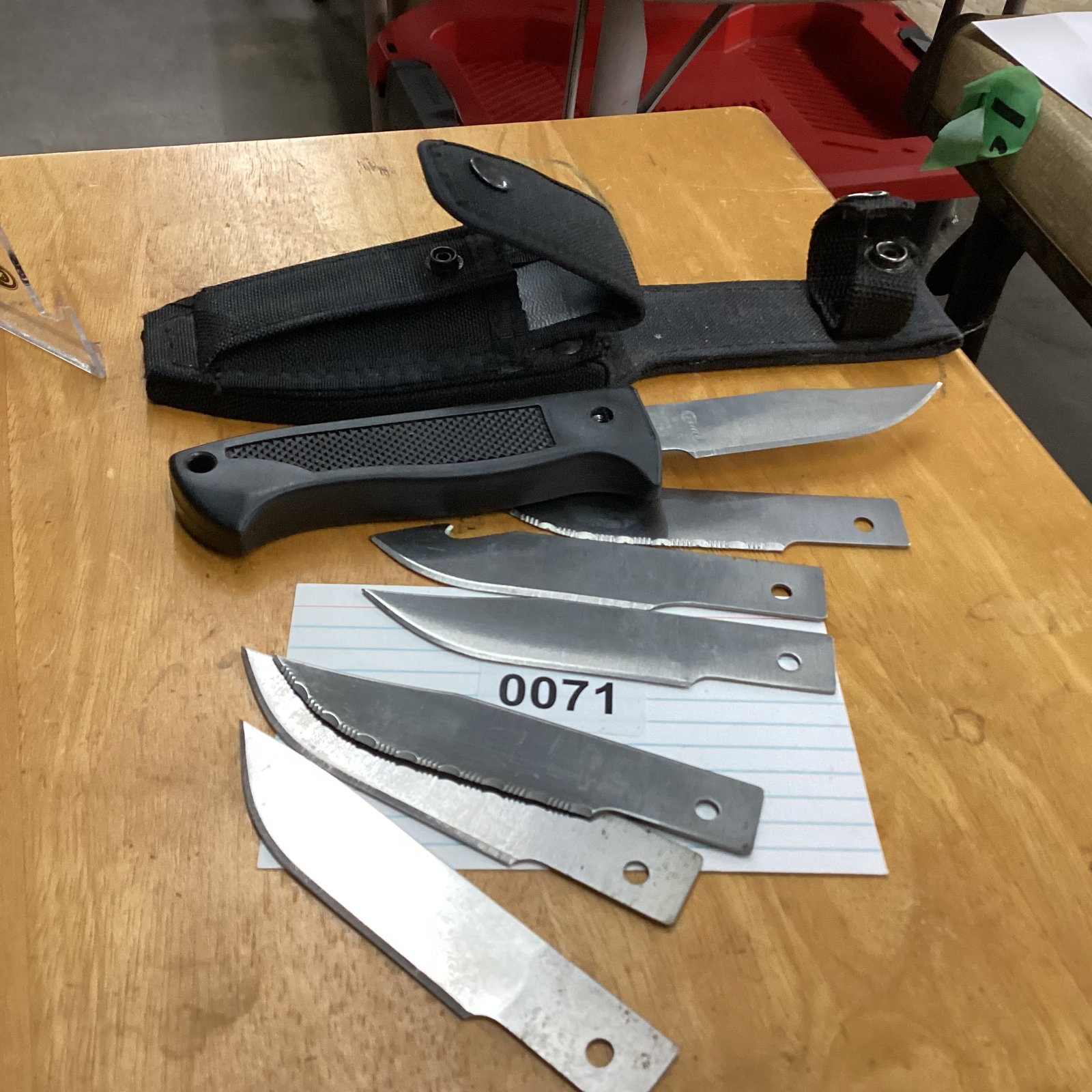 UNITED FIXED BLADE CHARGER W/BLADES: NEVER USED OR CARRIED