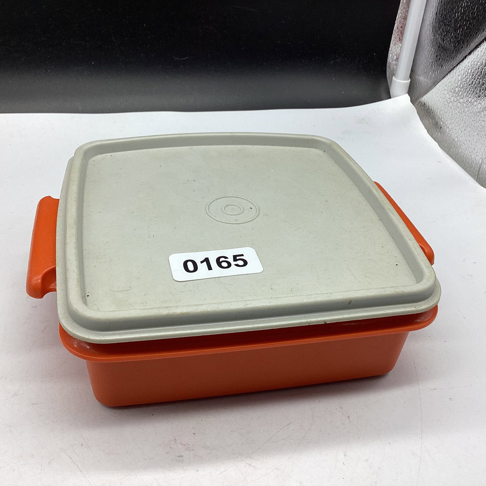 TUPPERWEAR SANDWICH CONTAINER: 2 1/2 X 7 GOOD SHAPE