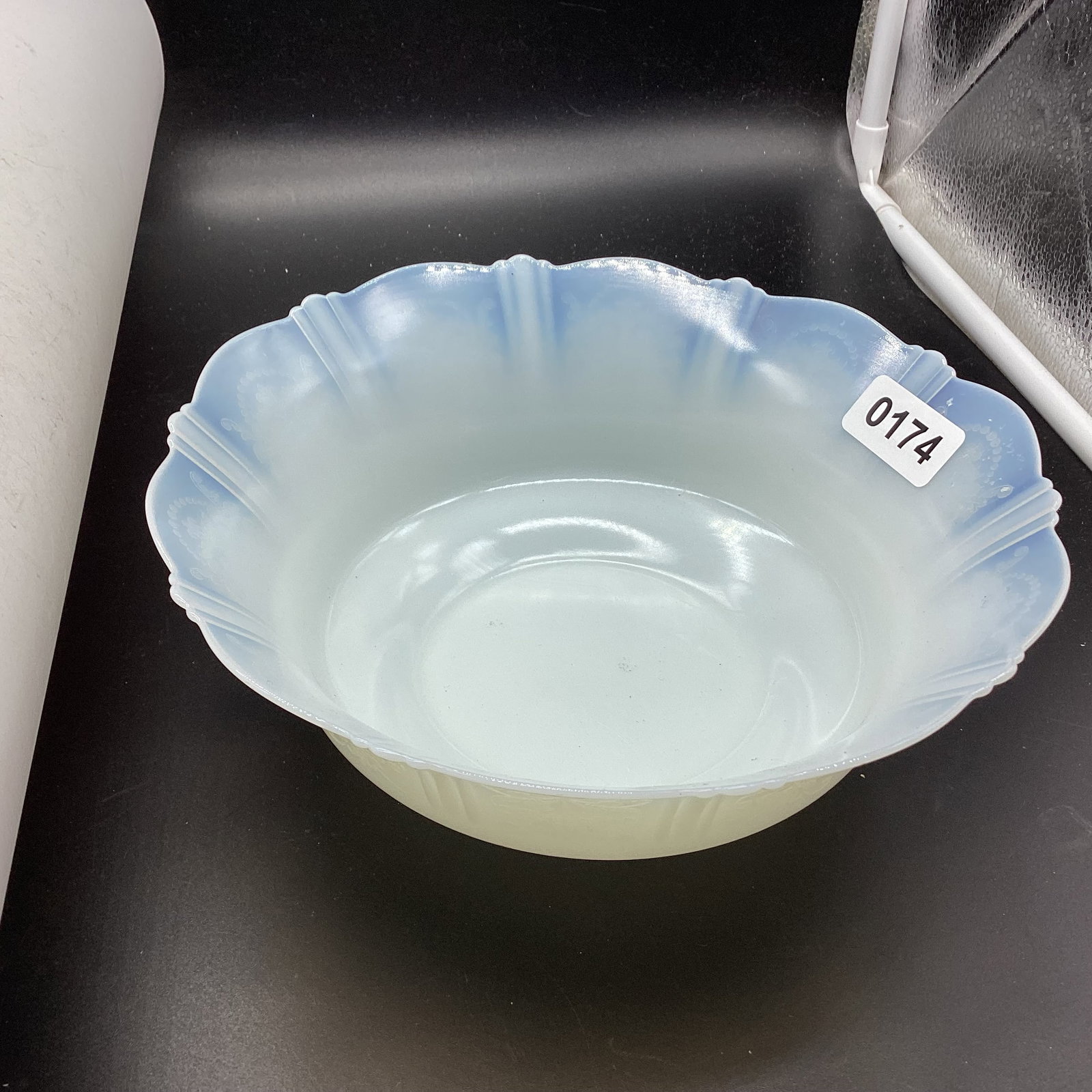 DEPRESSION MONAX AMERICAN SWEETHEART LARGE BERRY BOWL: 8 3/4" WIDE GOOD SHAPE