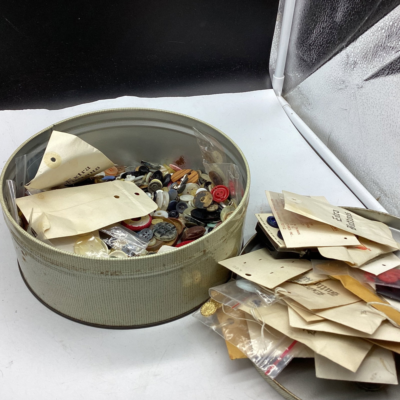 TIN FULL OF BUTTONS - 2