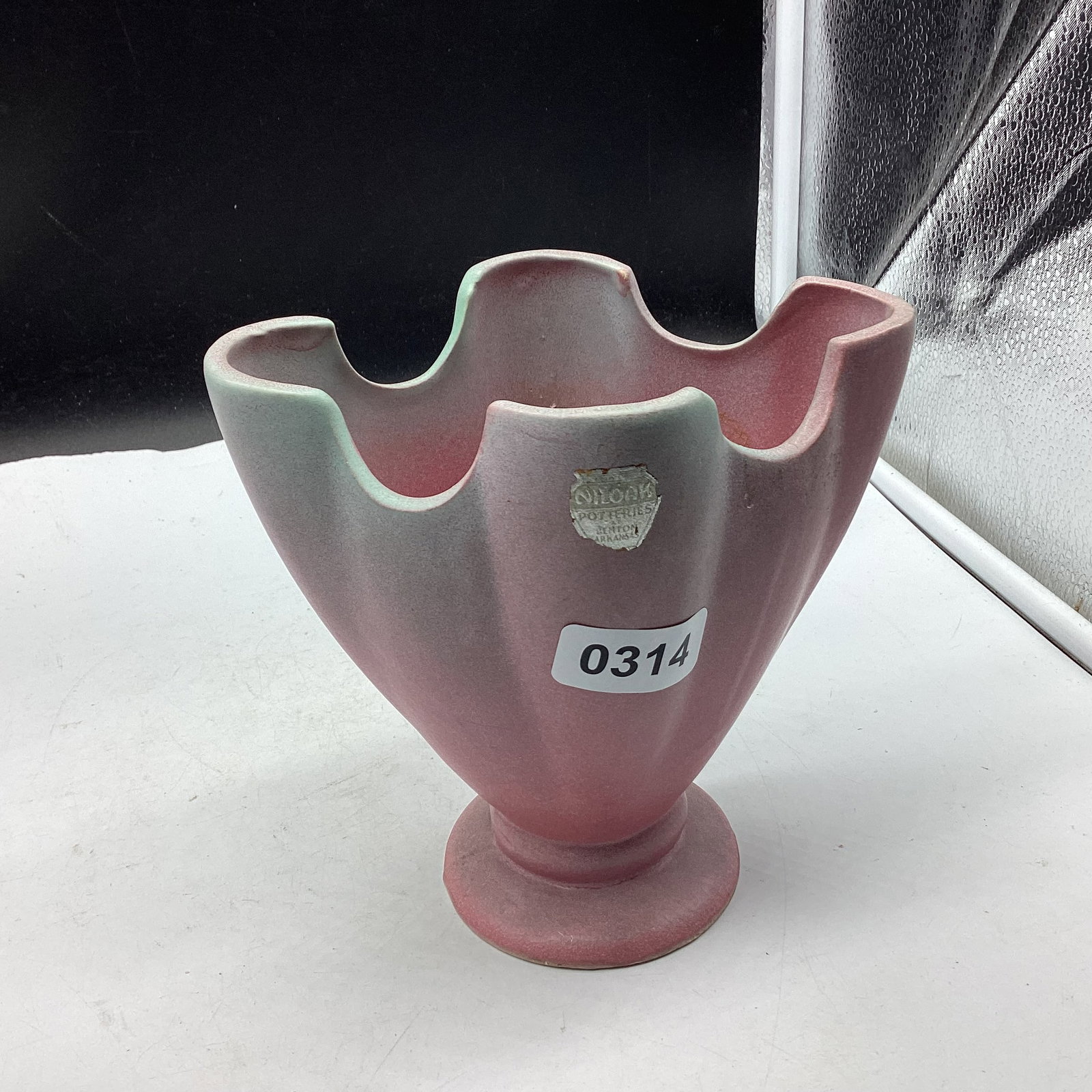 VINTAGE NILOAK POTTERY VASE: 6 1/4 X 6 1/2 GOOD SHAPE
