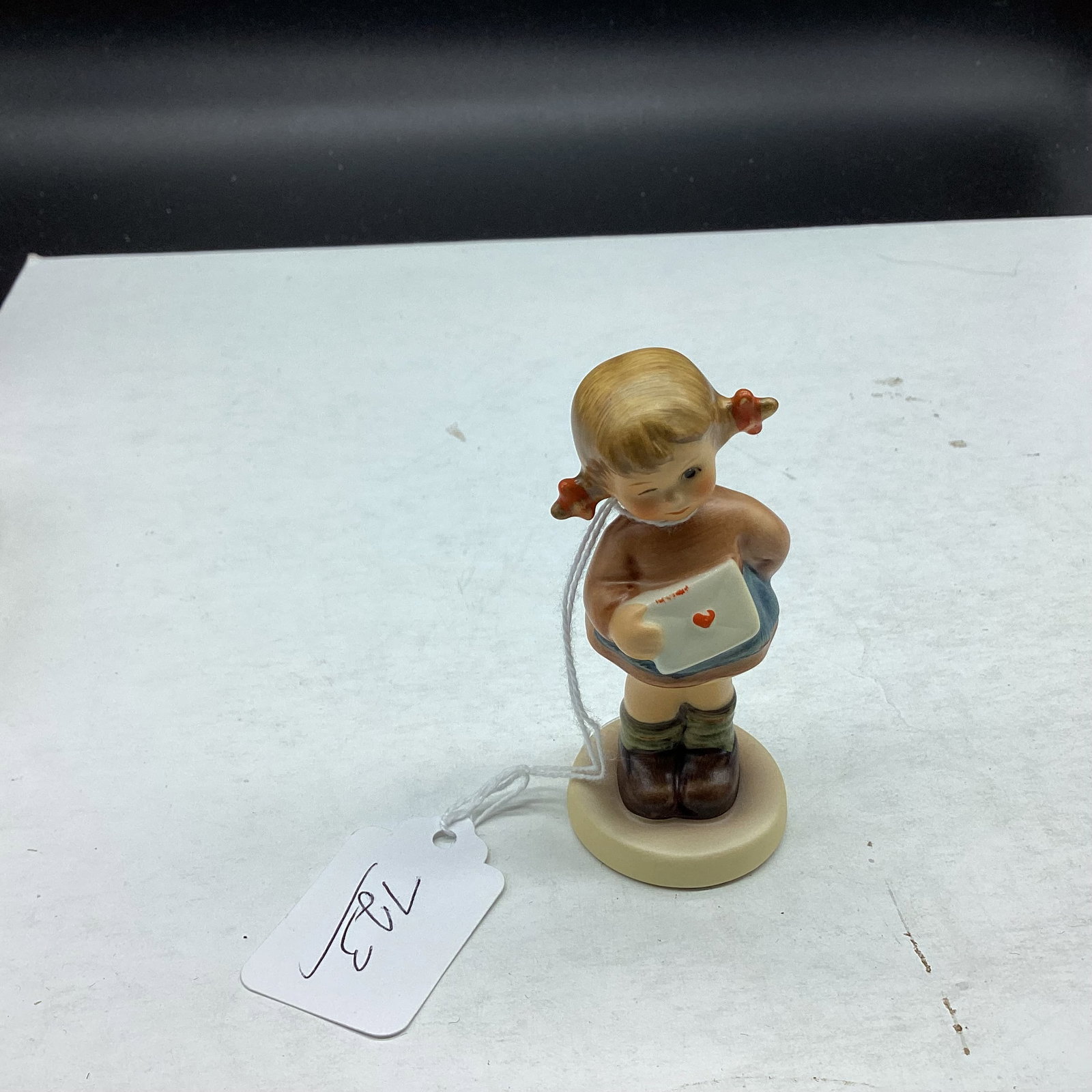 HUMMEL FIGURINE MESSAGE OIF LOVE NO 2050A 1959: 3" TALL GOOD SHAPE