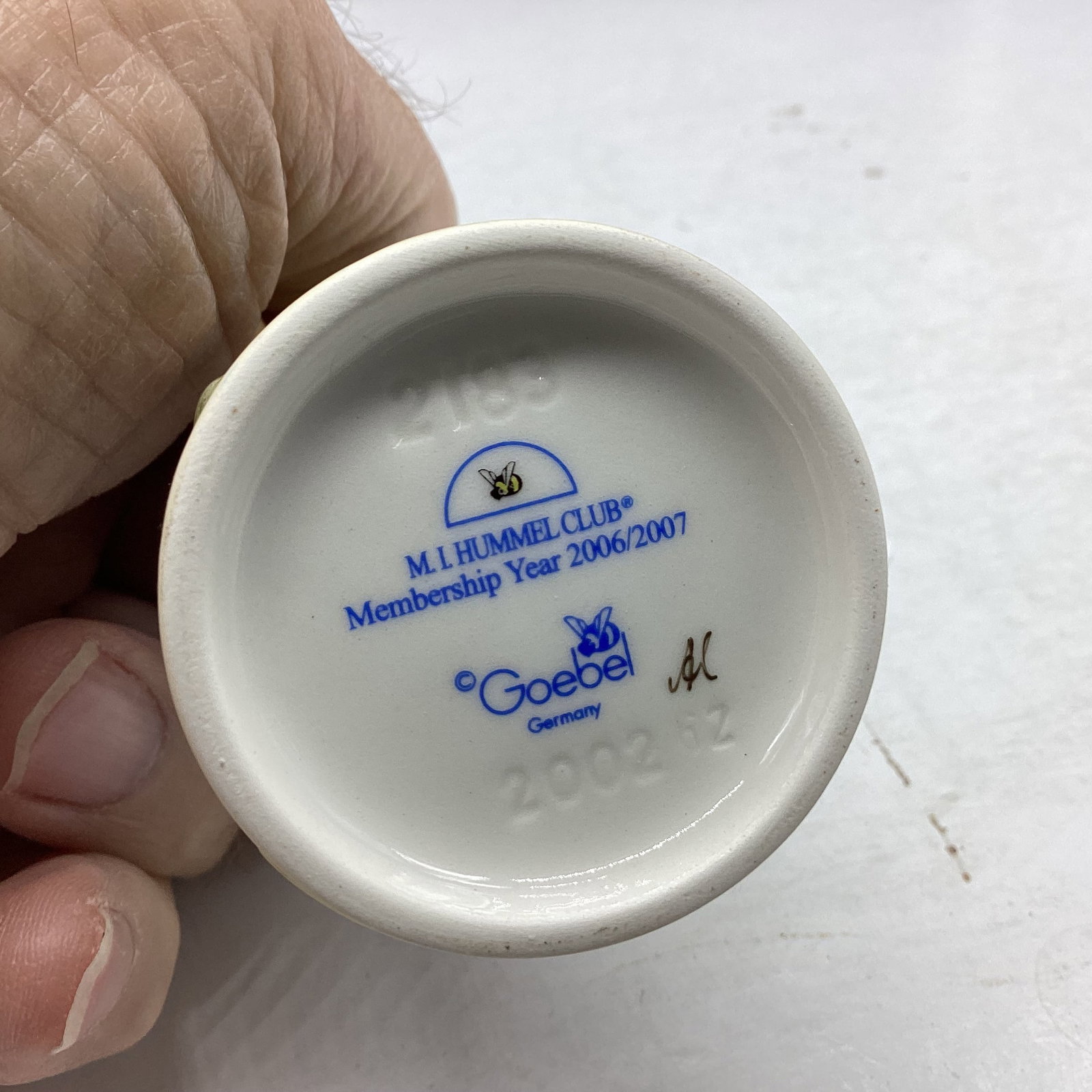 HUMMEL FIGURINE KEEPING TIME NO 2183 - 2