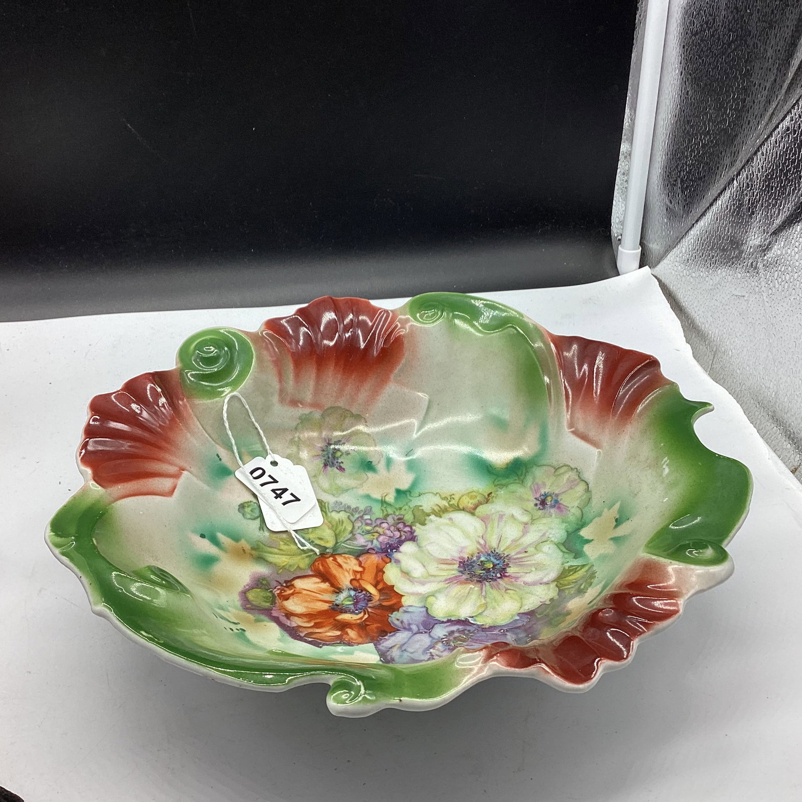 HAND PAINTED PORCELIAN LARGE BOWL: 10 1/2" WIDE GOOD SHAPE