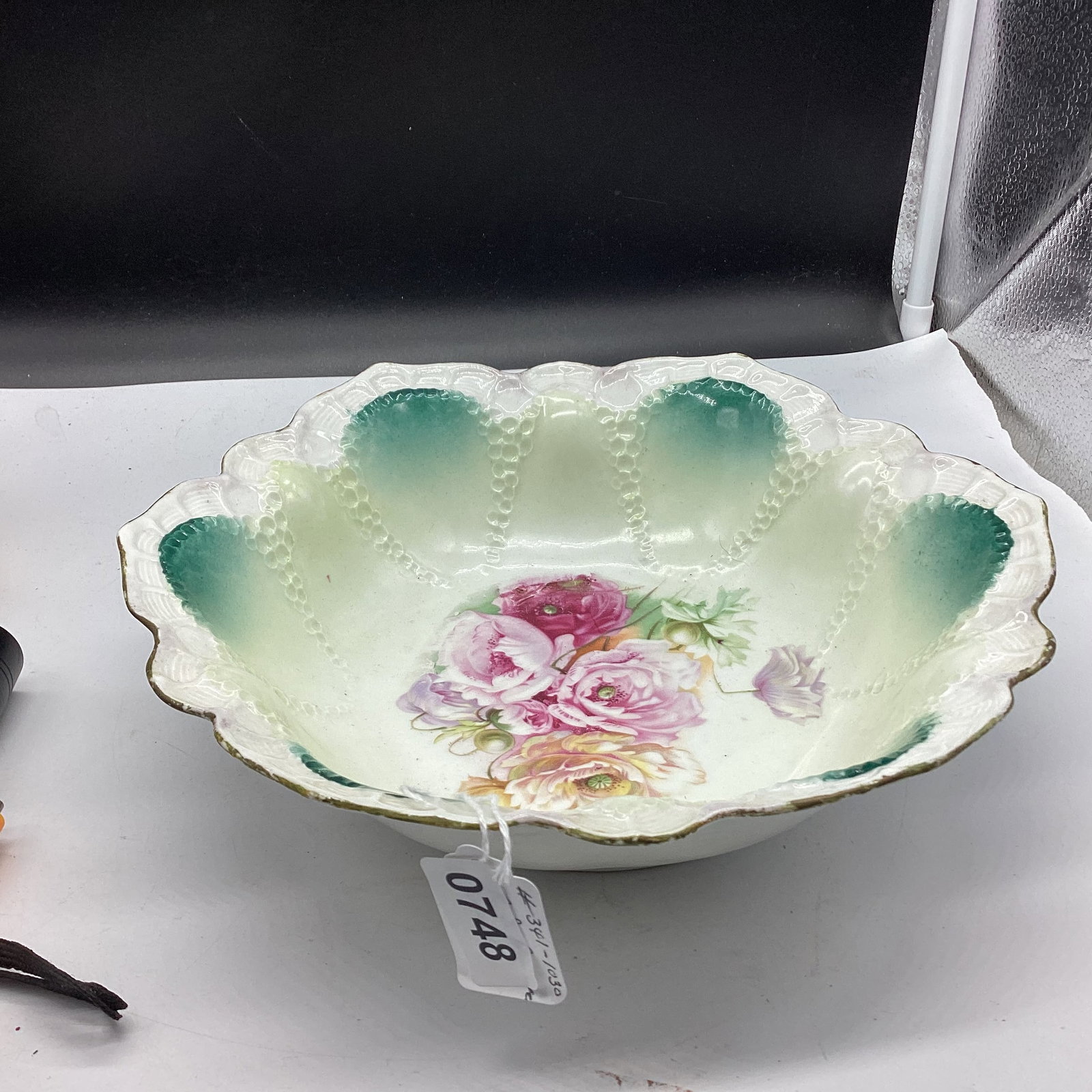 HAND PAINTED PORCELIAN LARGE BOWL R. S. PRUSSIA: 10 1/2" WIDE GOOD SHAPE