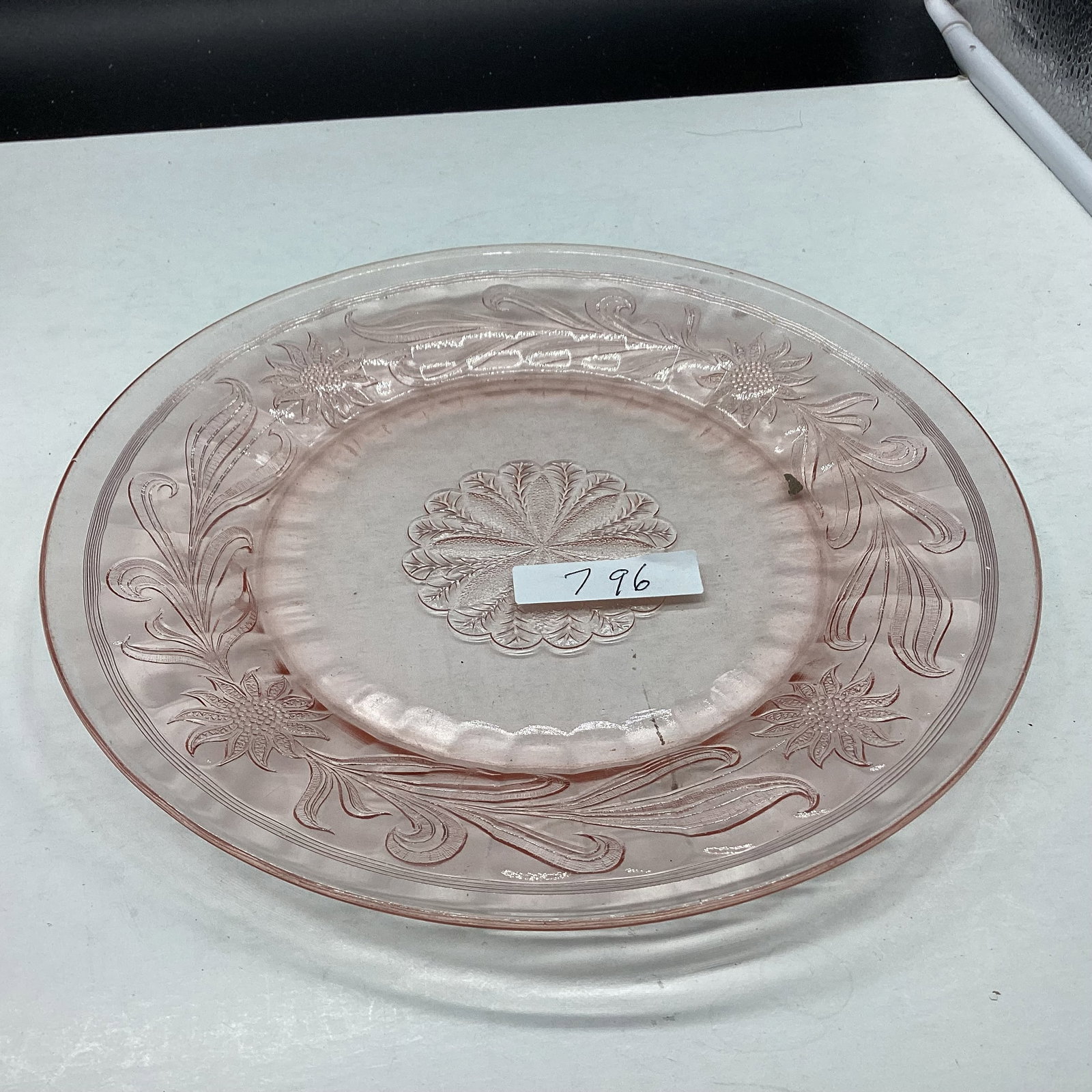 DEPRESSION SUNFLOWER DINNER PLATE (1 of 1)