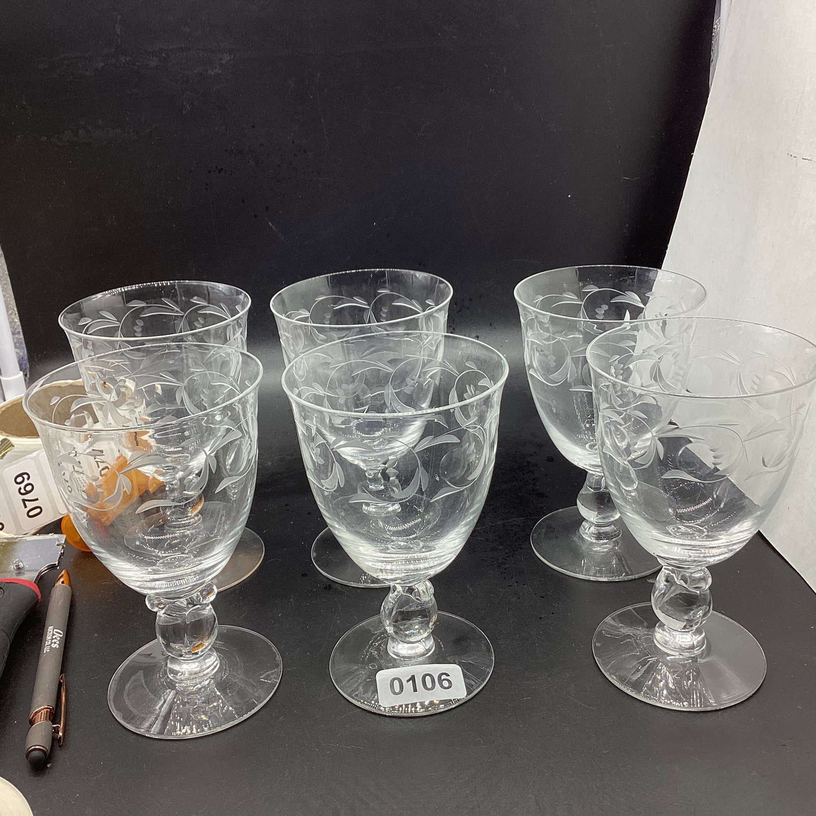 6 HEISEY MOONGLOW WATER GOBLETS (1 of 2)