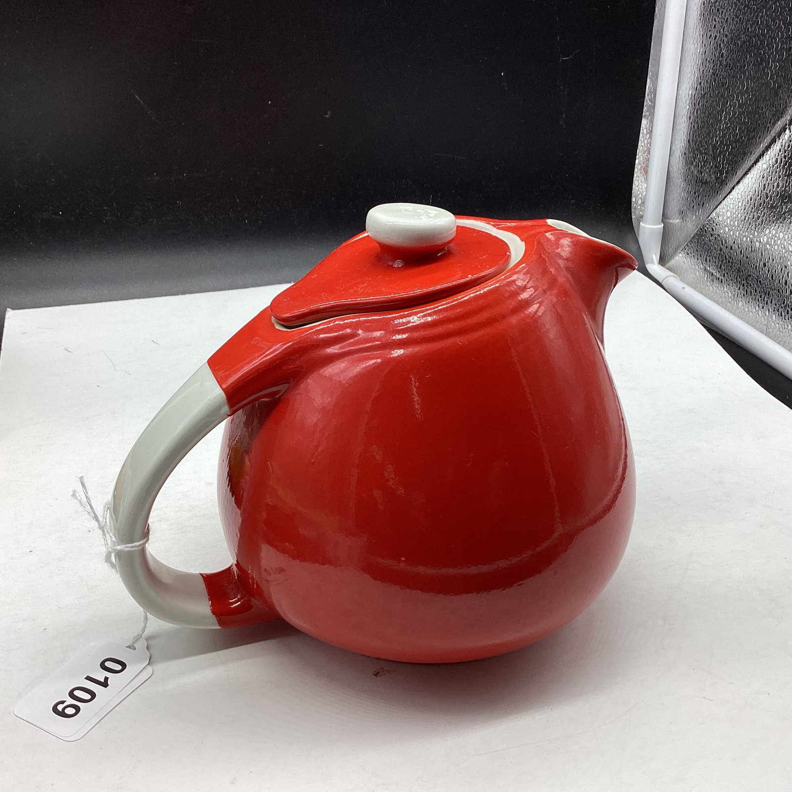 VINTAGE RED HALL TEA POT: 5 1/2" TALL GOOD SHAPE