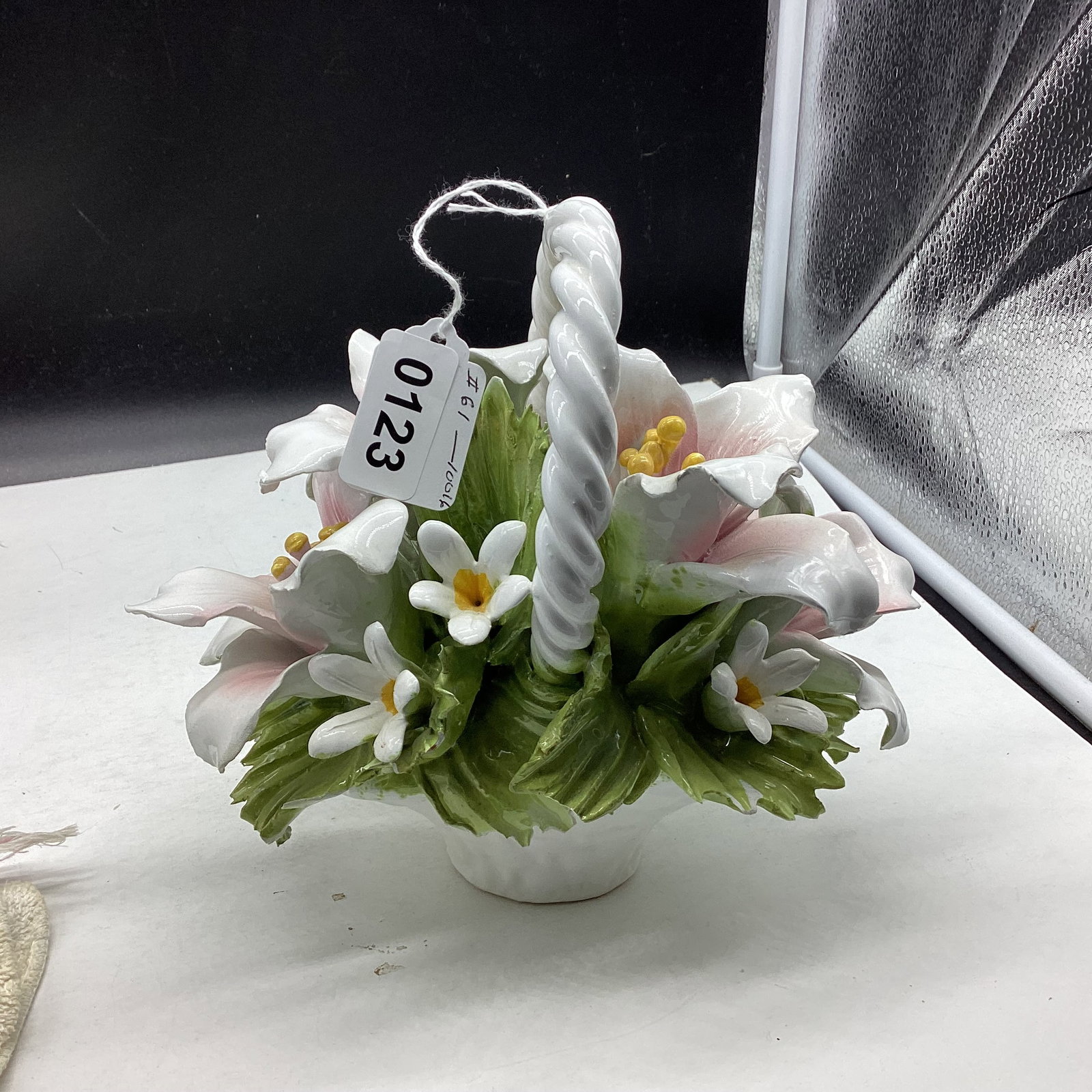 CAPODIMONTE PORCELIAN FLOWER BASKET (1 of 3)