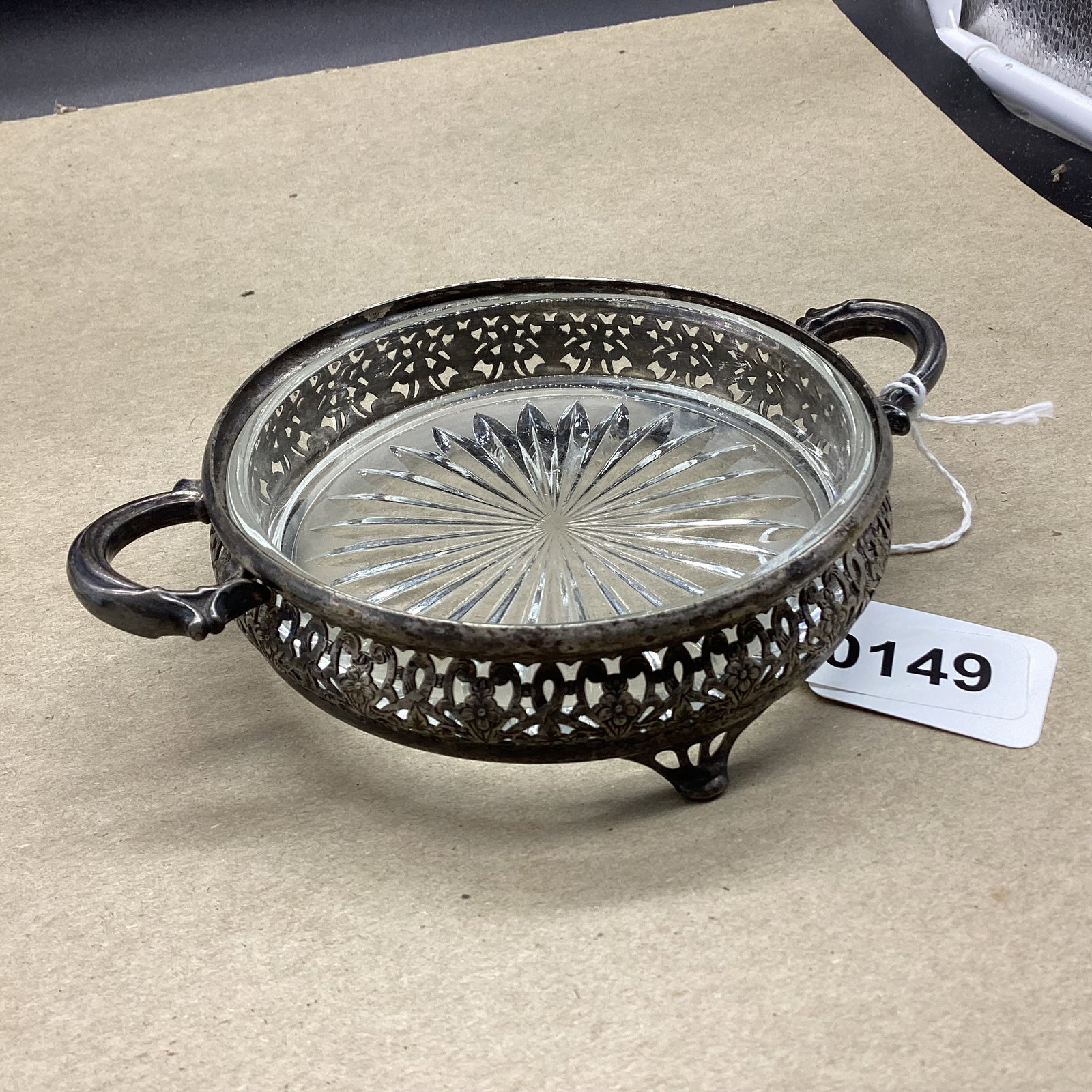 SILVEERPLATED TRINKET BOX W/GLASS INSERET: 1 1/2 X 4 1/2 GOOD SHAPE