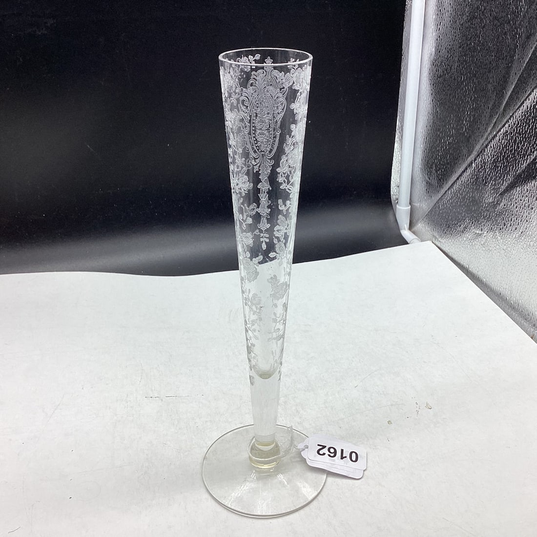 CAMBRIDGE ROSEPOINT BUD VASE: 10" TALL GOOD SHAPE