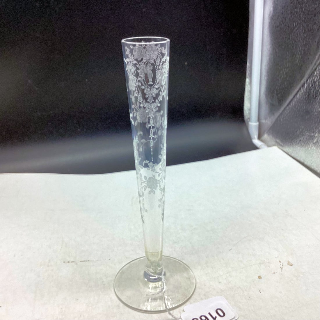TIFFIN CHEROKEE ROSE BUD VASE: 8" TALL GOOD SHAPE