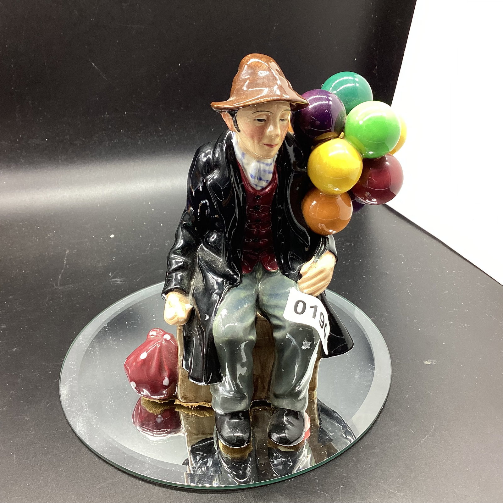 ROYAL DOULTON BALLON MAN FIGURINE 1954: 7 1/2" TALL GOOD SHAPE