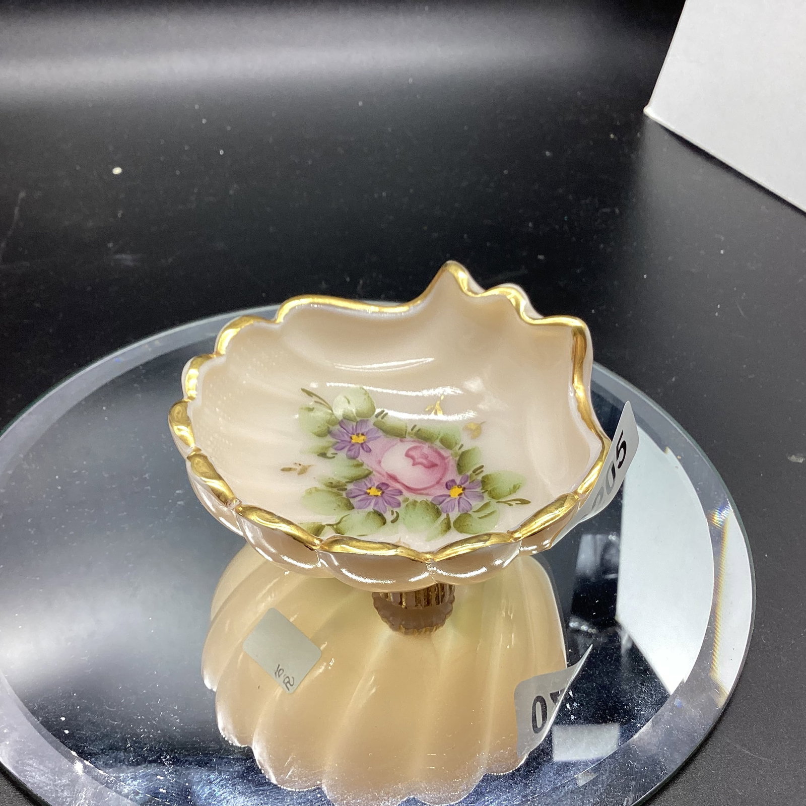 CAMBRIDGE CROWN SHELL NUT DISH: GOOD SHAPE