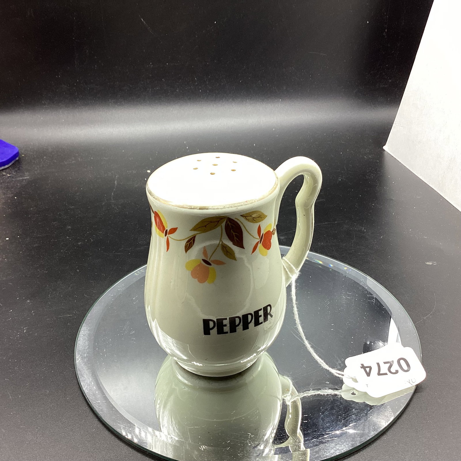 ALUTUMN LEAF JEWEL T RANGE SALT SHAKER: 4 1/4" TALL GOOD SHAPE