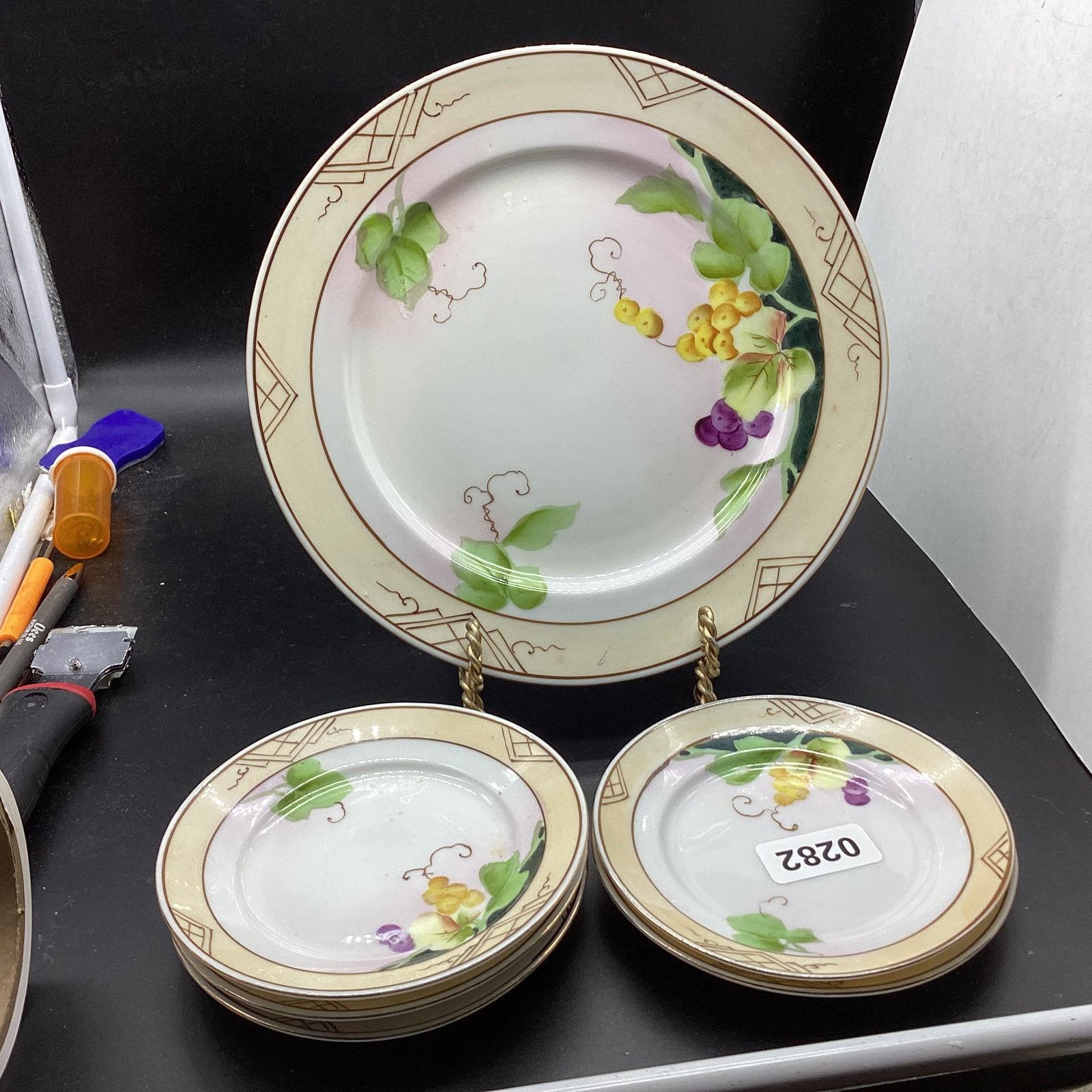 7 PC. HAND PAINTED W/GOLD TRIM CAKE SET PLATE & 6 SMALL PLATES: 9 3/4 AND SMALL PLATES5 1/4" GOOD SHAPE