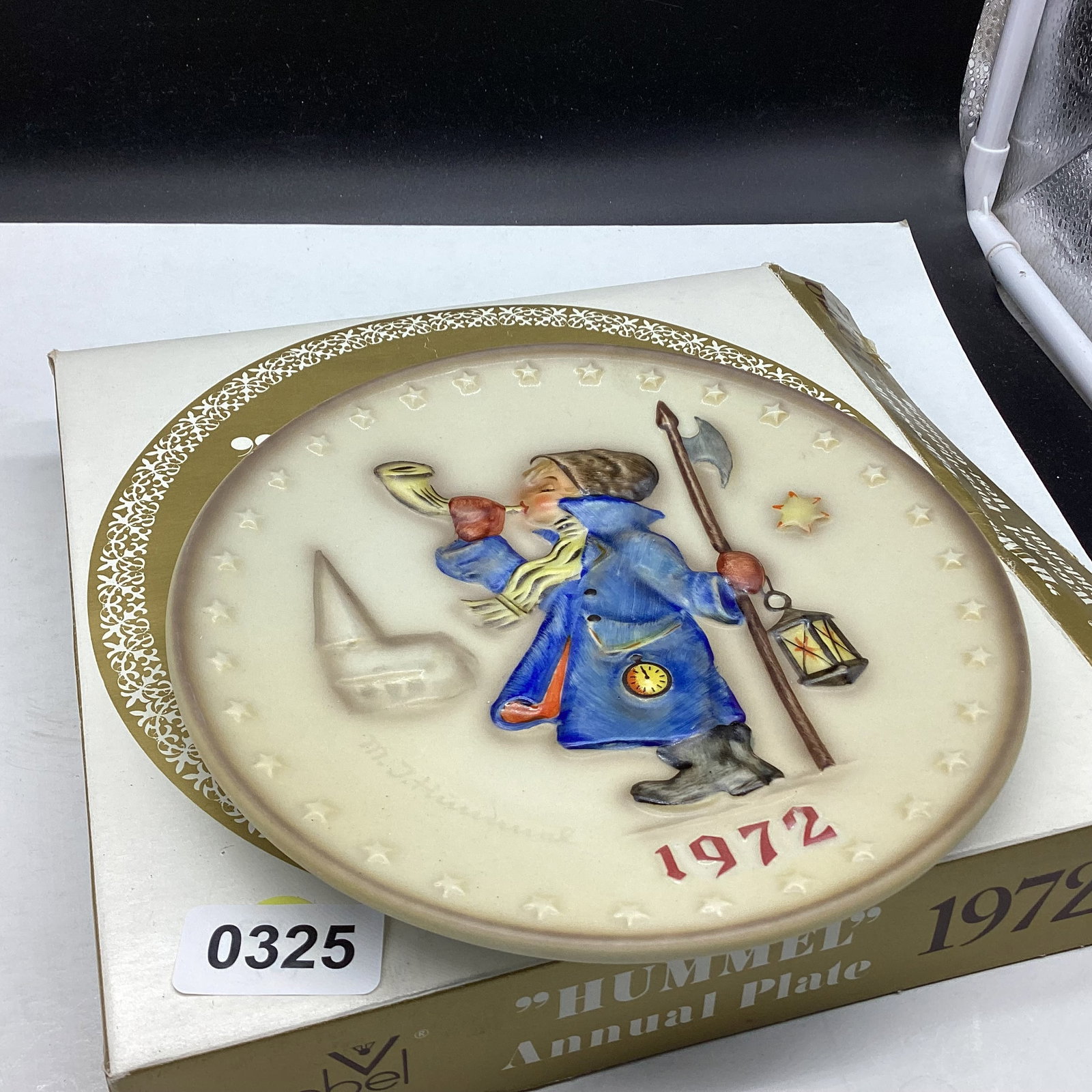 1972 HUMMEL COLLECTOR PLATE (1 of 2)