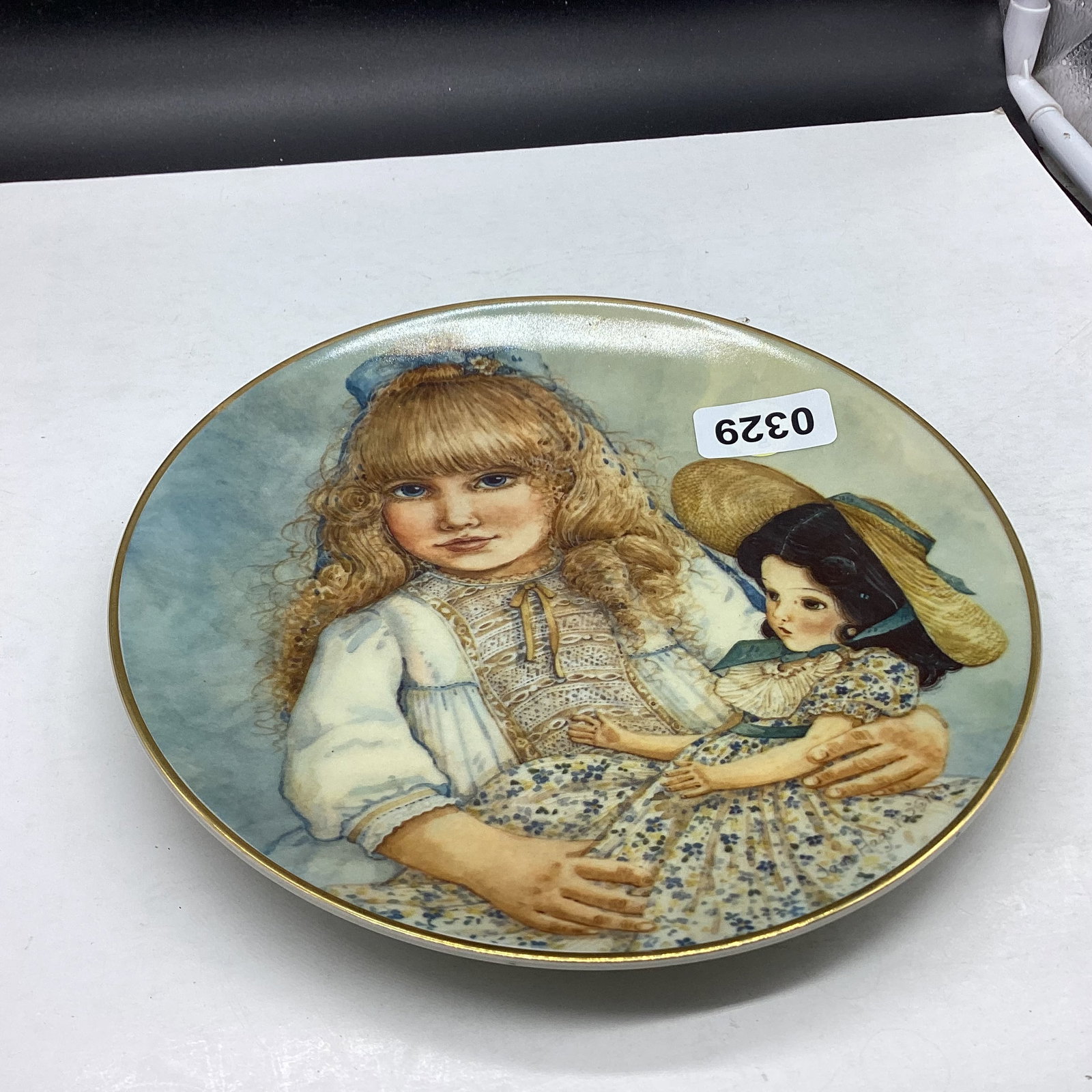 1981 YESTERDAYS CHILDERN COLLECTOR PLATE (1 of 2)