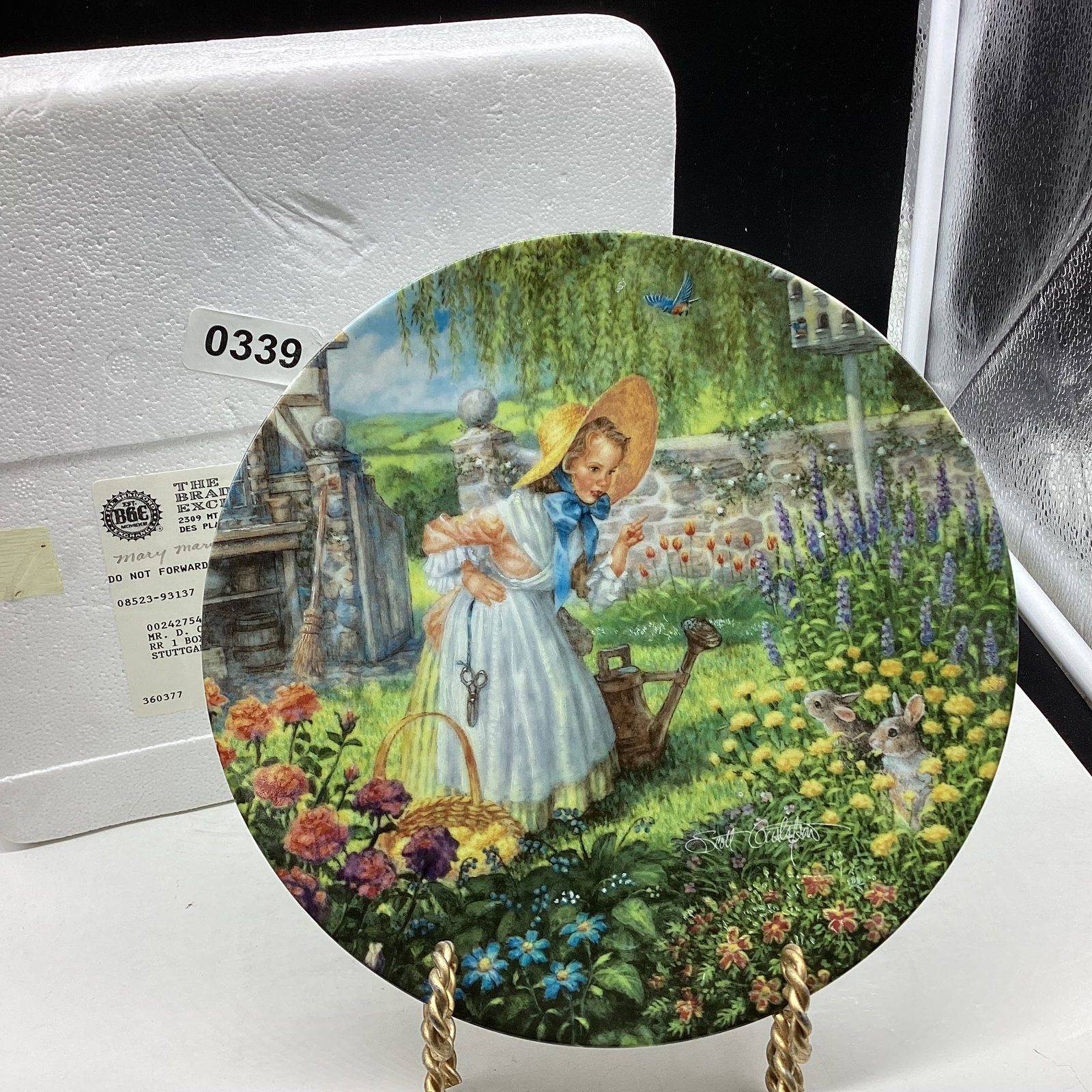 MARY MARY QUIET CONTARY COLLECTOR PLATE: 8" WIDE GOOD SHAPE