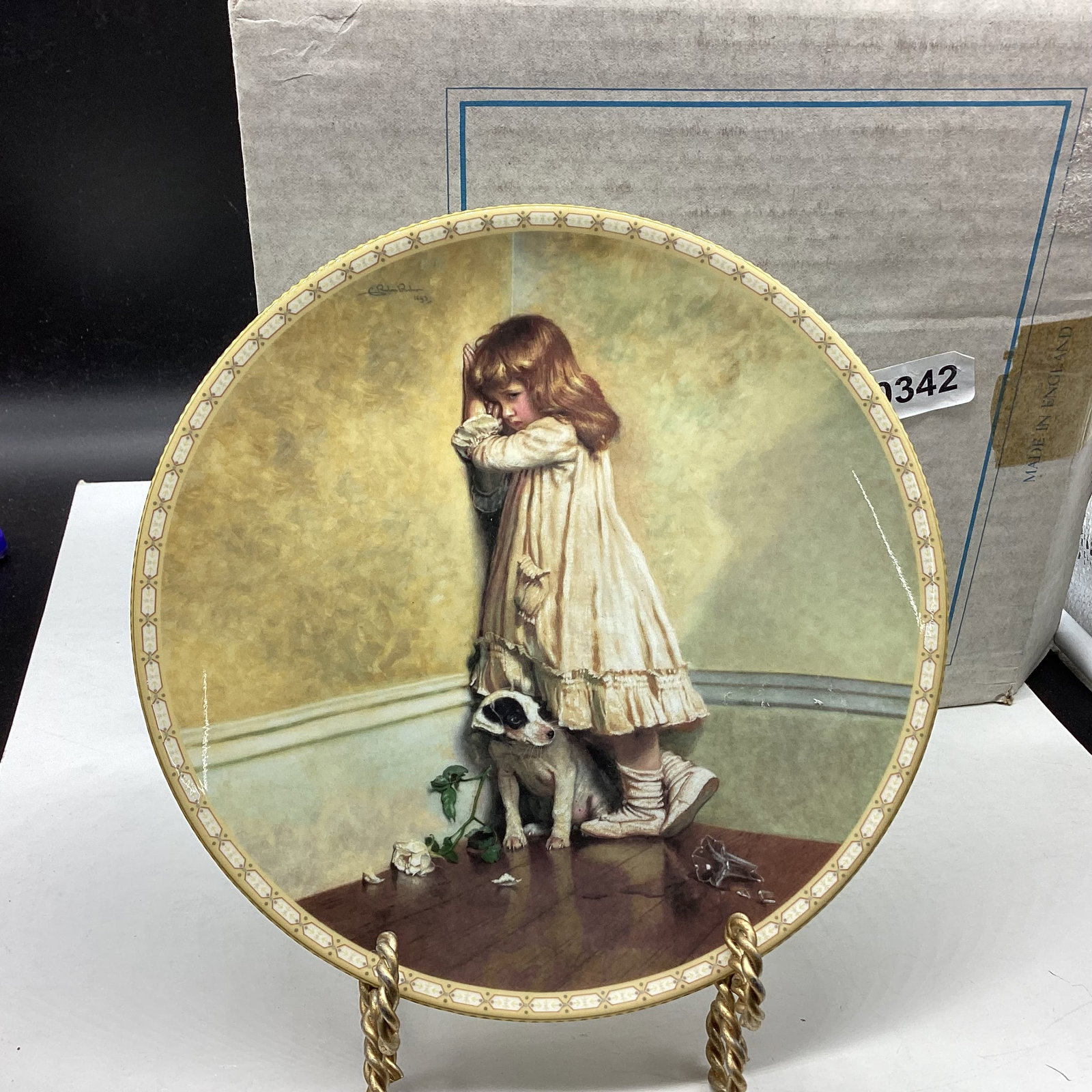 ROYAL DOULTON THE ORIGINAL IN DISGRACE COLLECTOR PLATE: 8" WIDE GOOD SHAPE